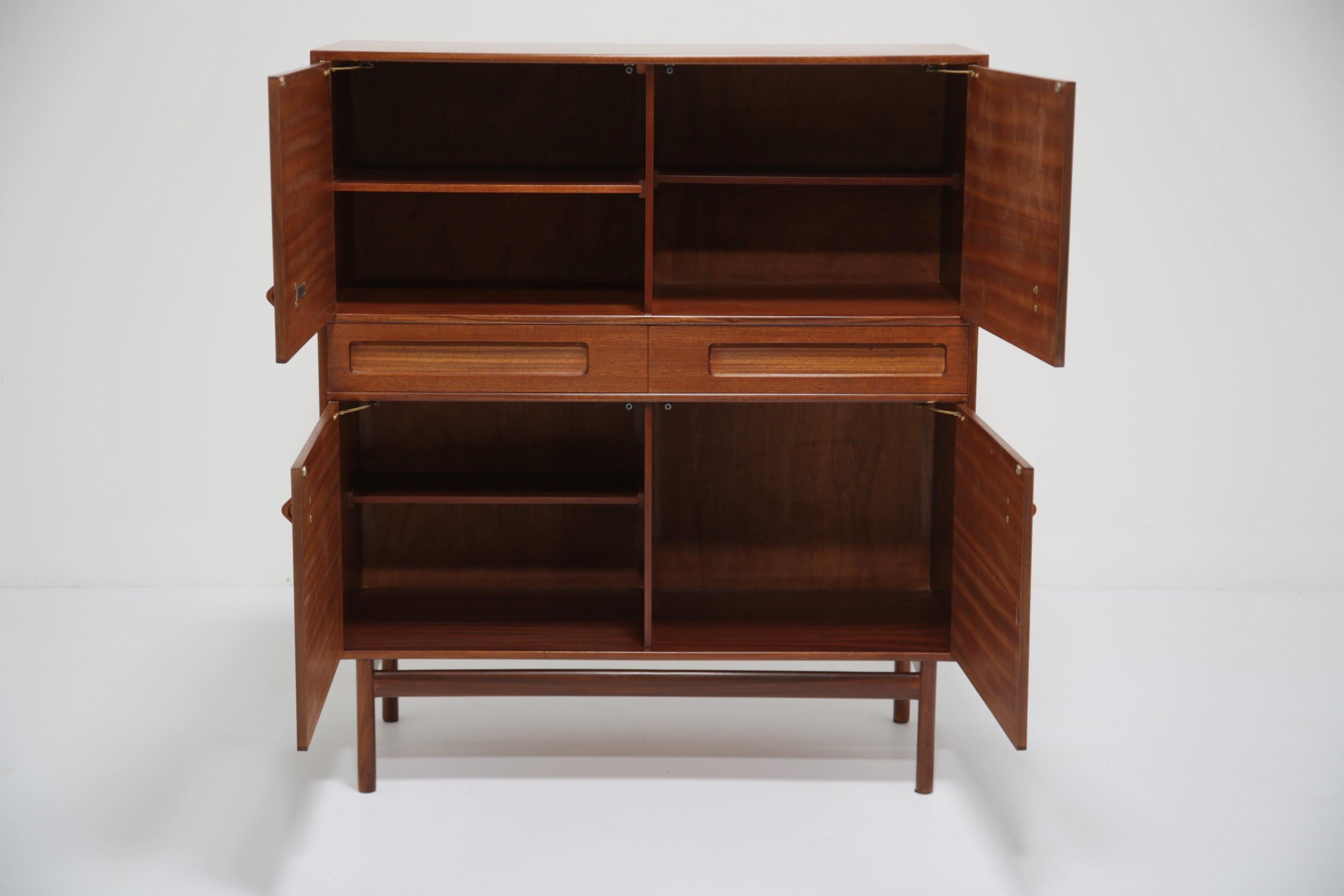Tom Robertson Bar à cocktails en teck, Dry Bar, Drinks Cabinet by McIntosh, 1960s. en vente 3