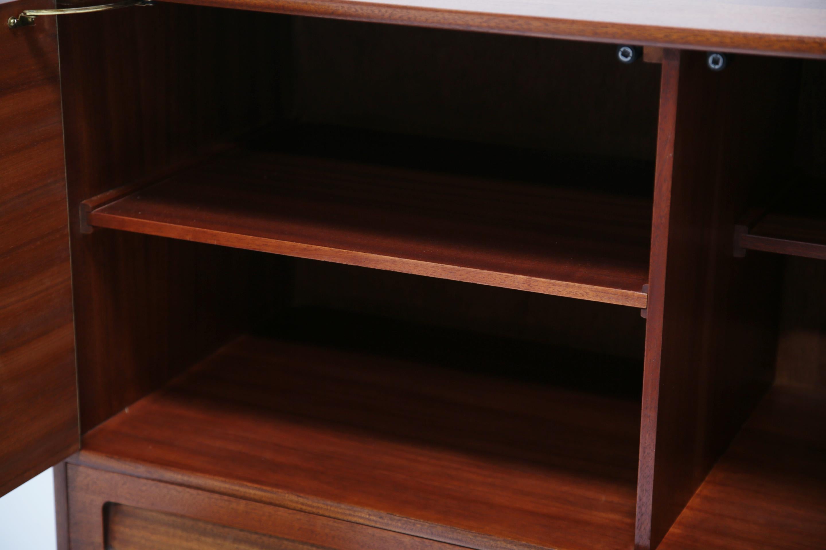 Tom Robertson Bar à cocktails en teck, Dry Bar, Drinks Cabinet by McIntosh, 1960s. en vente 4