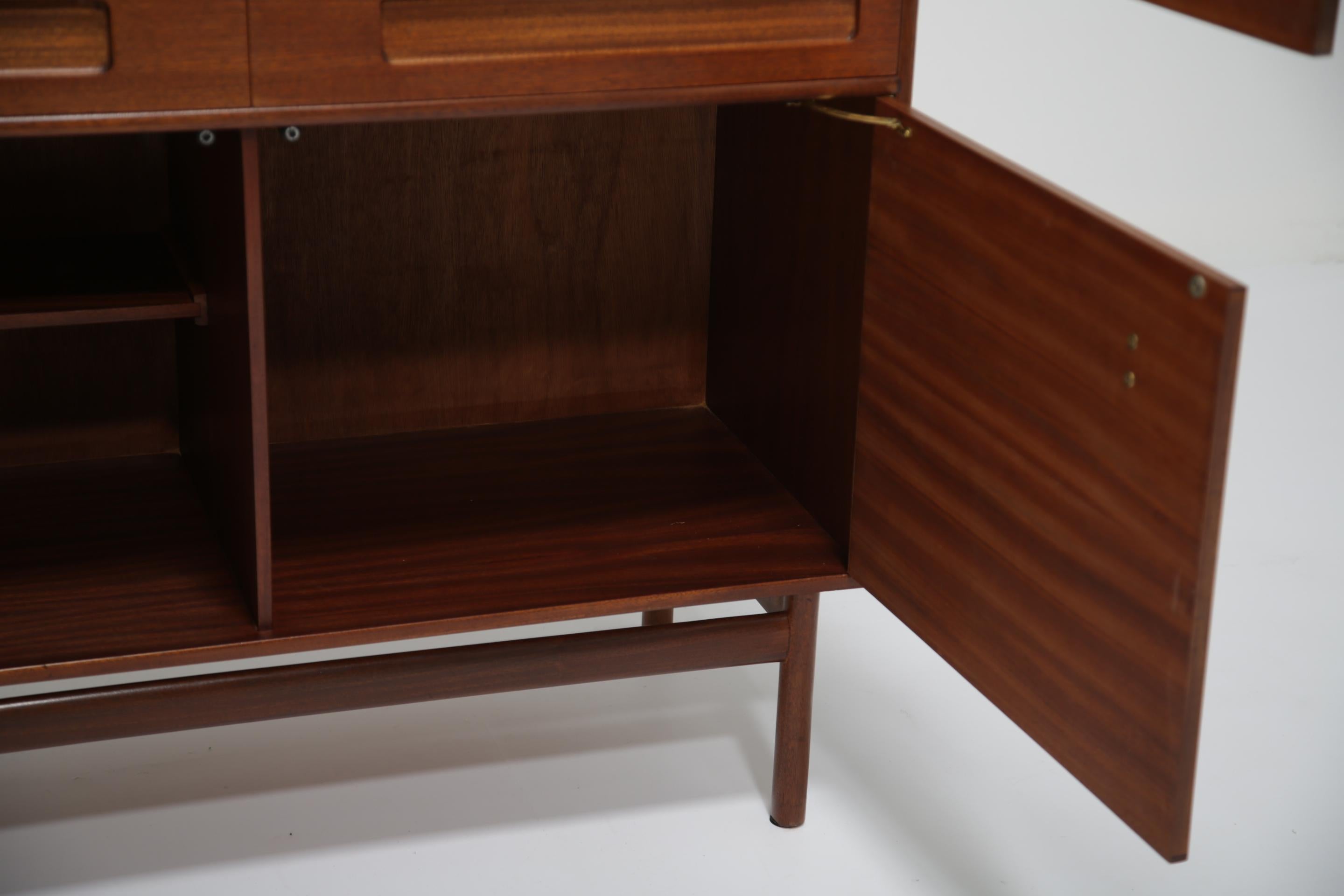 Tom Robertson Bar à cocktails en teck, Dry Bar, Drinks Cabinet by McIntosh, 1960s. en vente 6