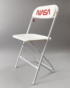 Silla de la NASA (Programa Espacial: Tierras Raras), Arte Contemporáneo, Firmado y Titulado