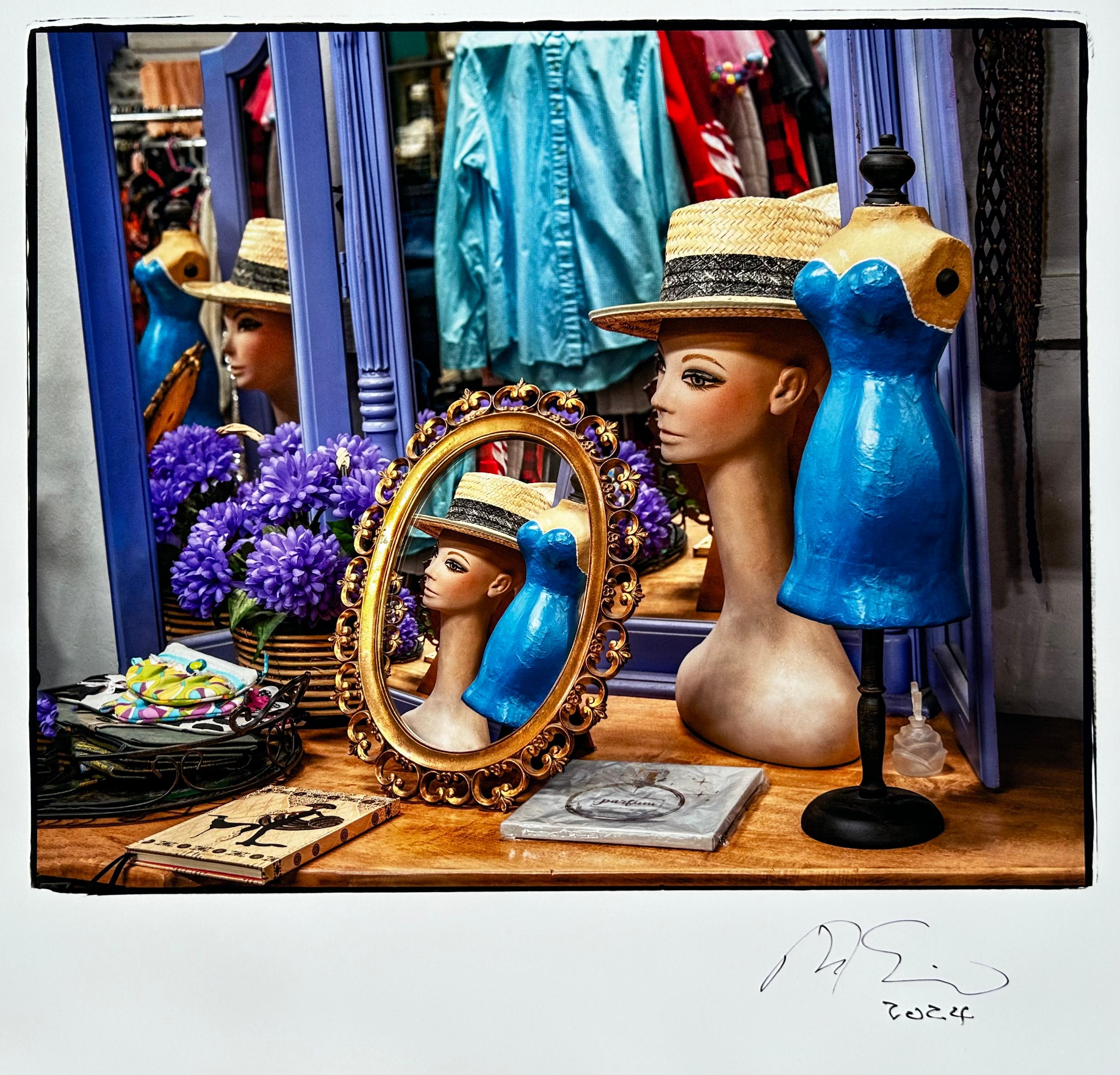 Reflet de la tête du mannequin - Photograph de Tom Sauerwein 