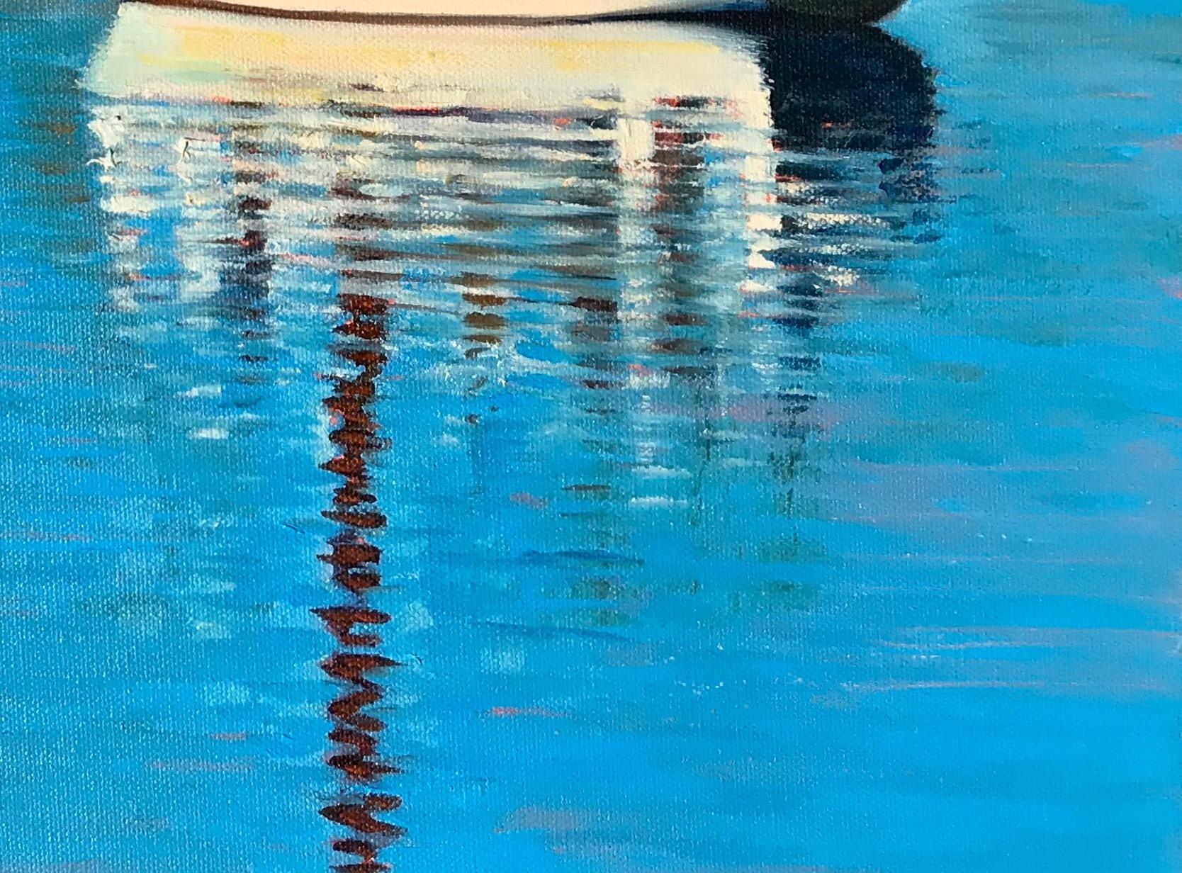  « Morro Bay Reflections » - Voilier dans un port avec des reflets d'eau ondulantes - Painting de Tom Swimm