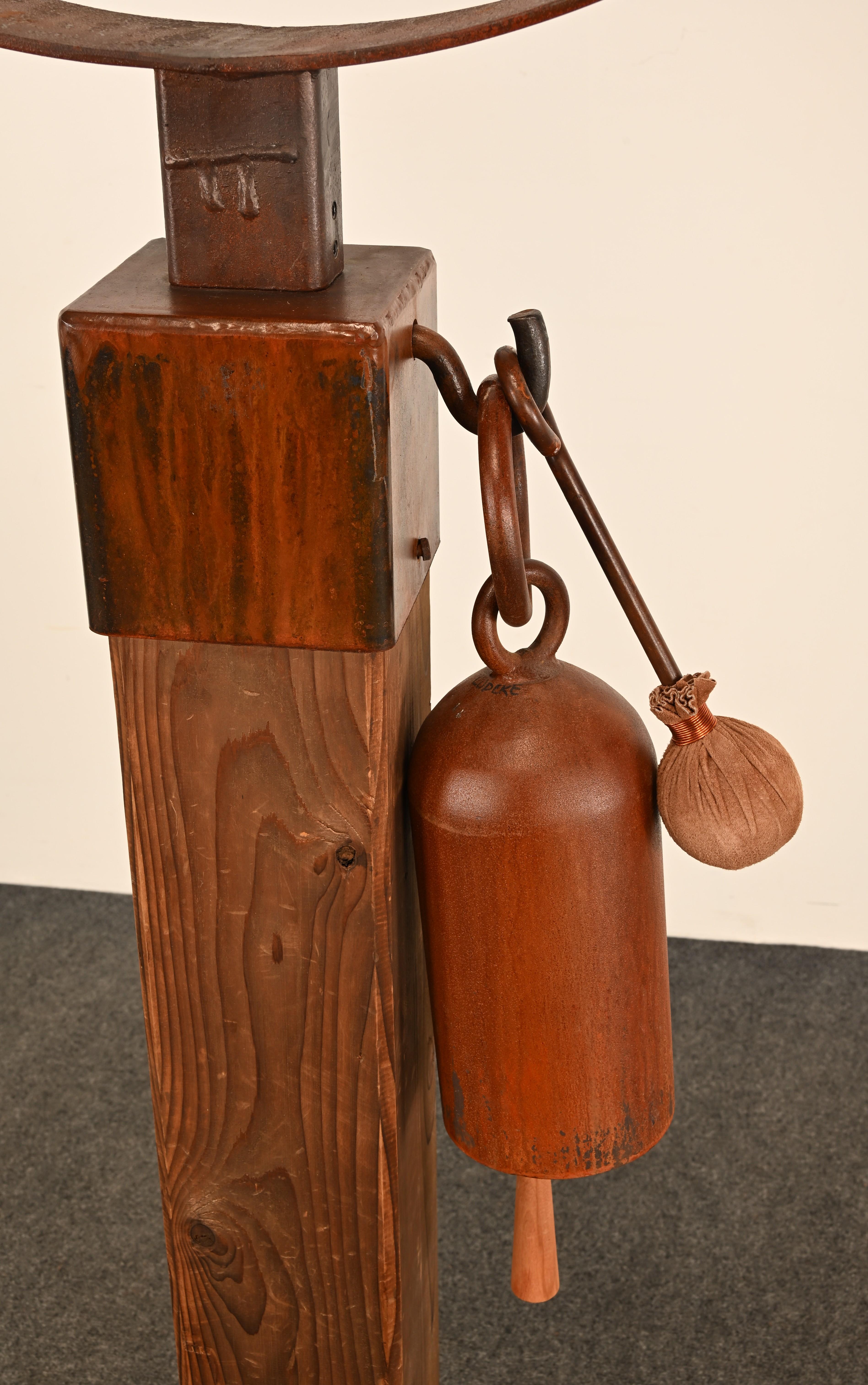 Tom Torrens Glockenständer mit 2 Gongs, 20. Jahrhundert im Angebot 8