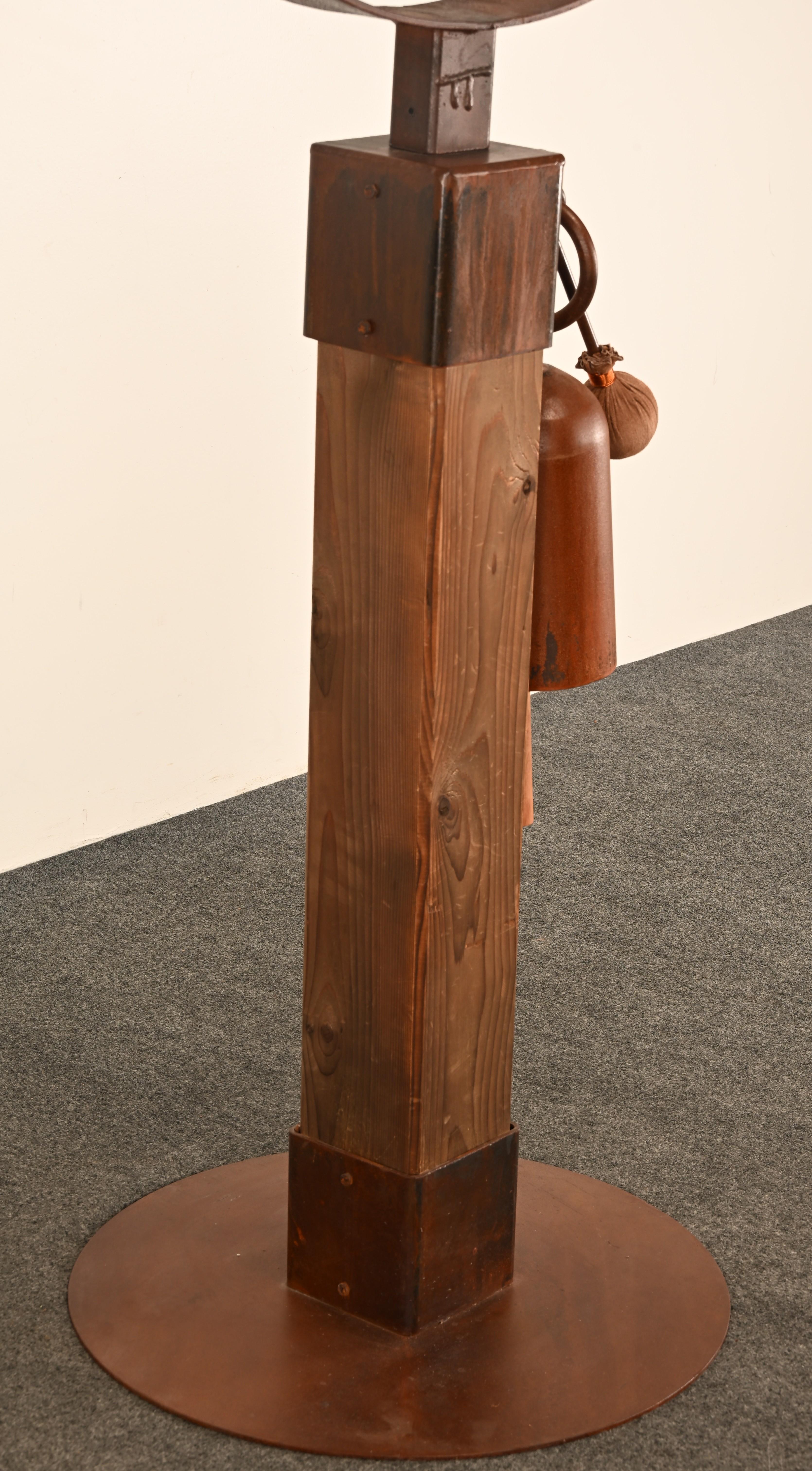 Tom Torrens Glockenständer mit 2 Gongs, 20. Jahrhundert im Angebot 2