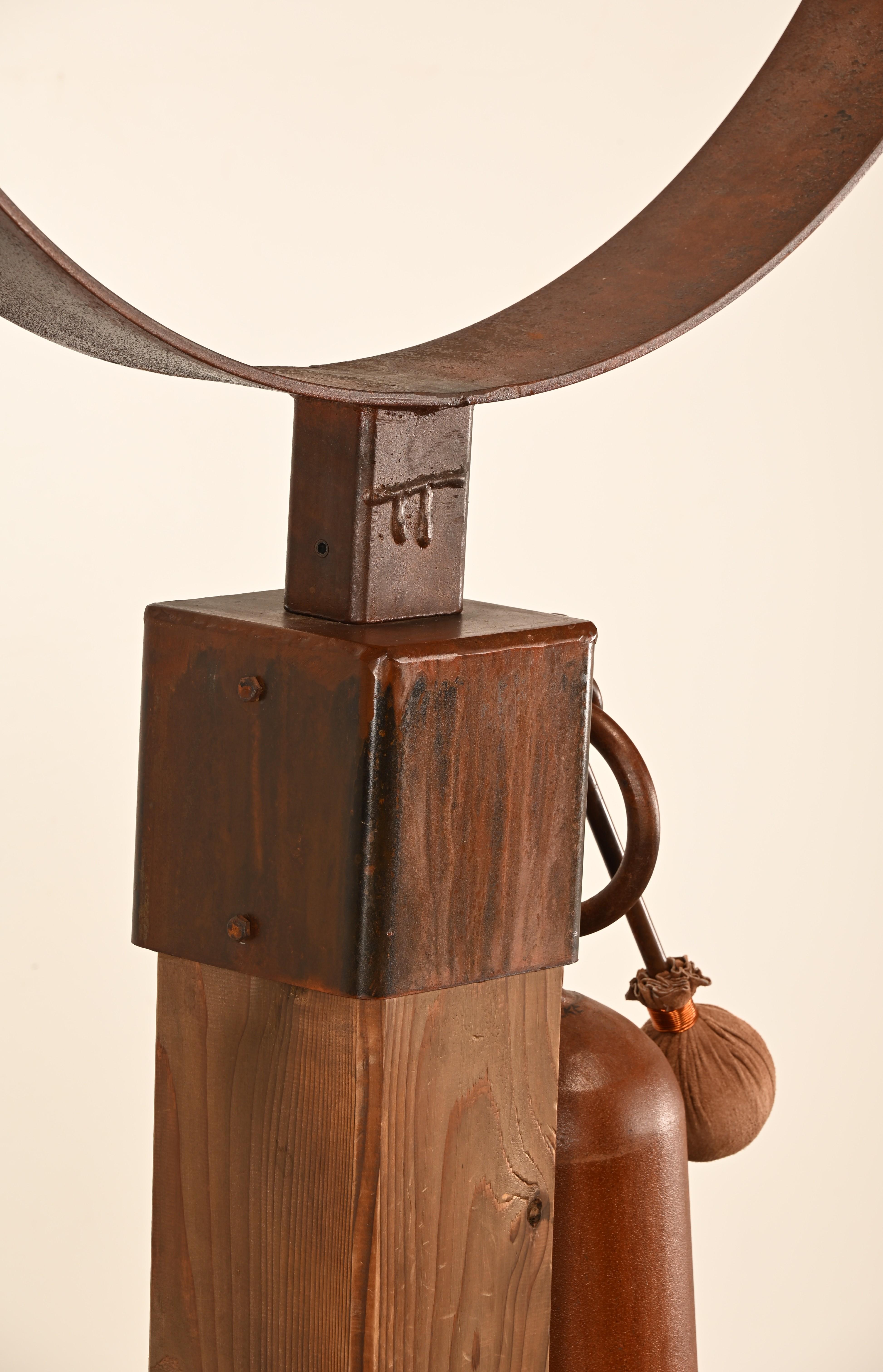 Tom Torrens Glockenständer mit 2 Gongs, 20. Jahrhundert im Angebot 3