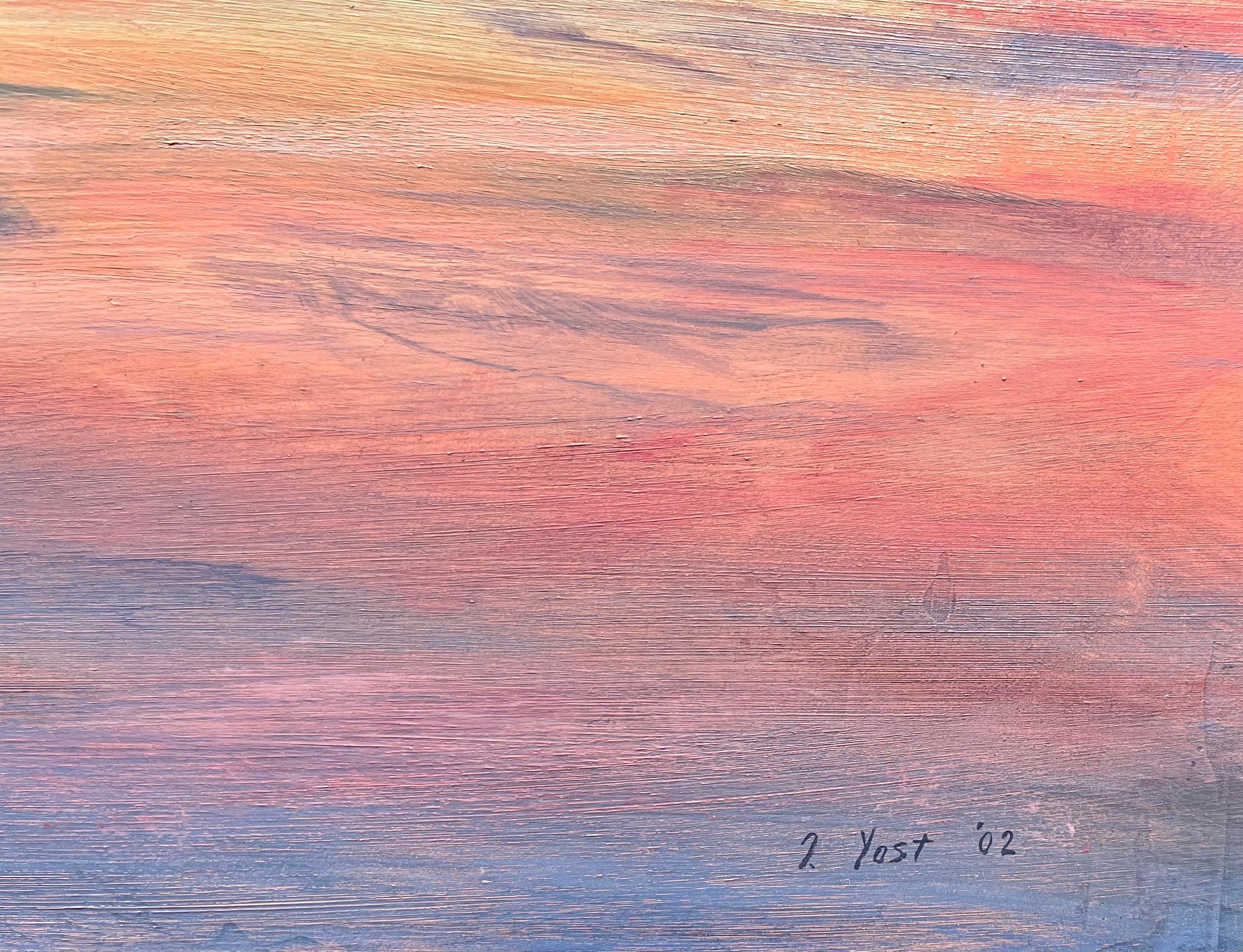 Whispy Clouds at Sunset de Tom Yost capture la beauté éthérée d'un ciel de soirée tranquille. Le tableau est un mélange harmonieux de bleus vifs et de roses tendres, avec de délicats nuages blancs qui semblent flotter sans effort sur la toile. La