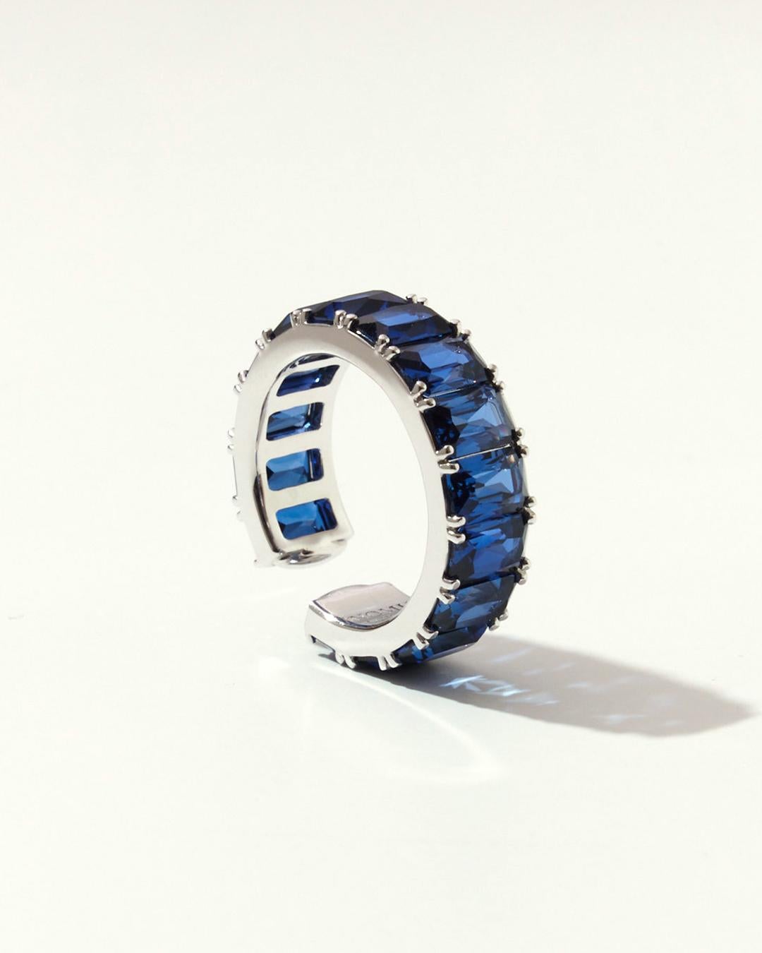 18k white gold ring/ ear cuff with blue 6/4 mm baguette lab sapphires
stones q-ty: 15
size 17