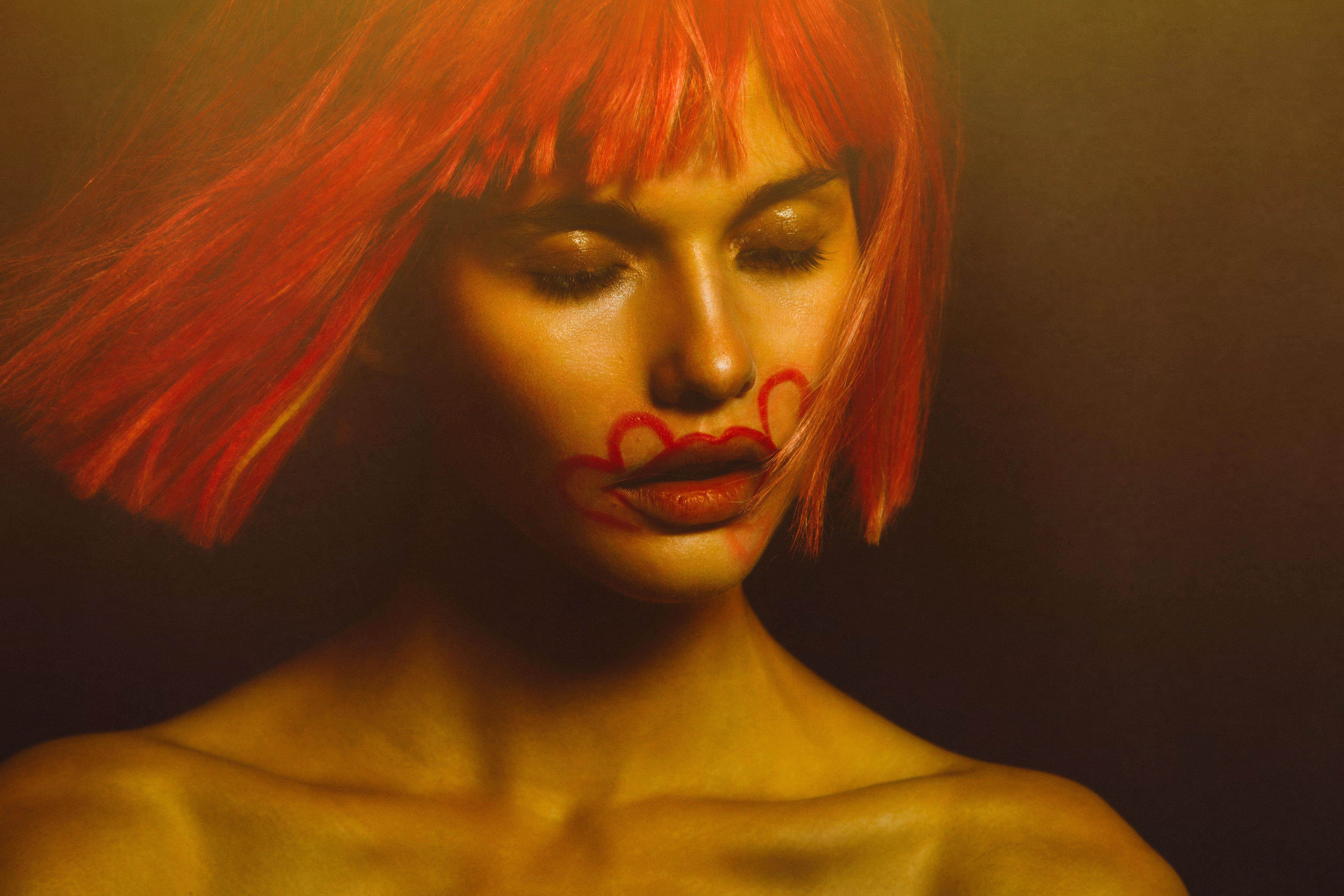 Tous les tirages sont réalisés sur du papier brillant de qualité muséale placé sous un verre acrylique haut de gamme cristallin de 4 mm qui offre une profondeur incroyable et les couleurs les plus précises, les plus vives et les plus éclatantes. Le