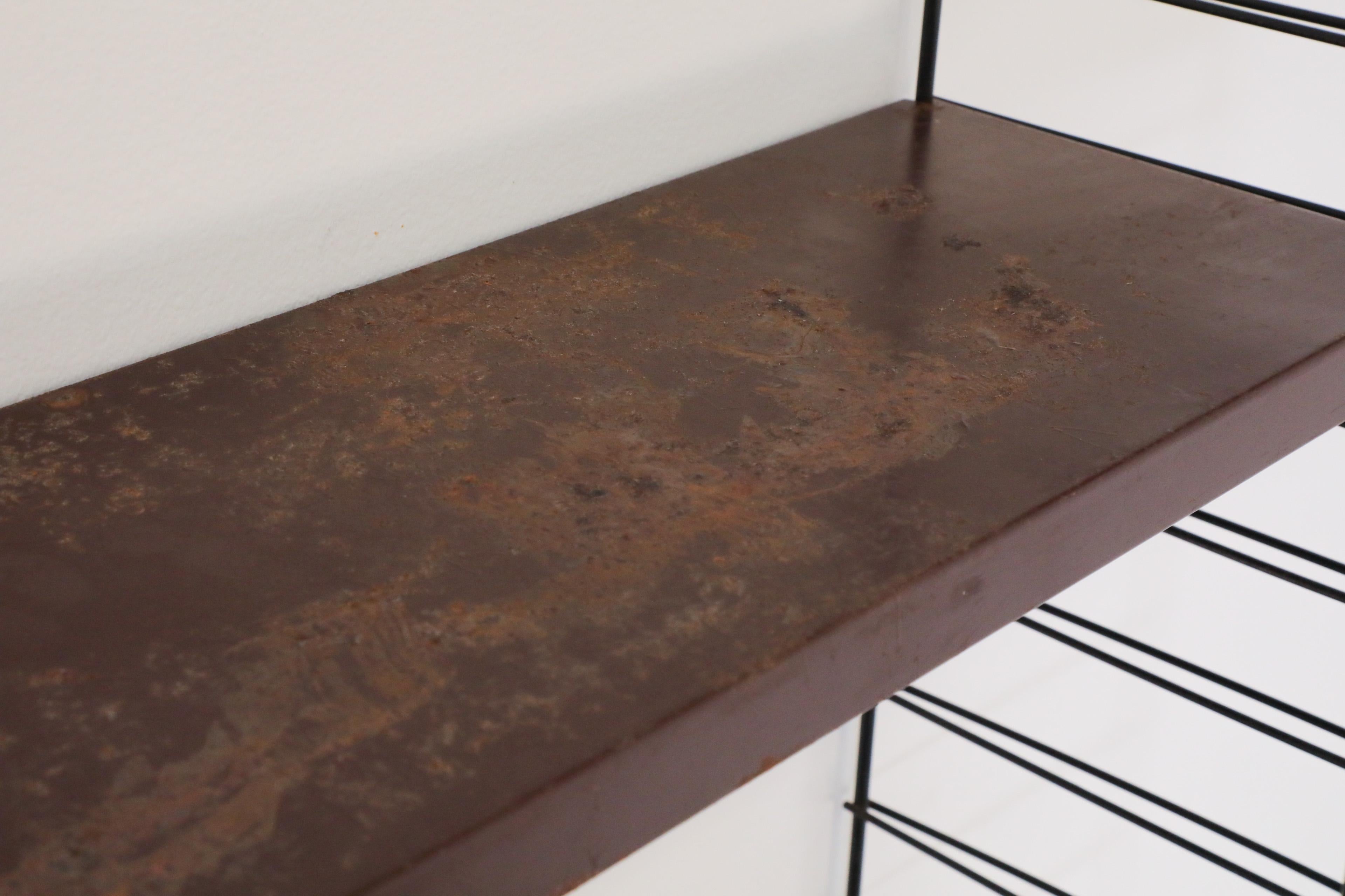 Estantería industrial de pared de una sola sección estilo Tomado Marrón y Negro mediados del siglo XX en venta