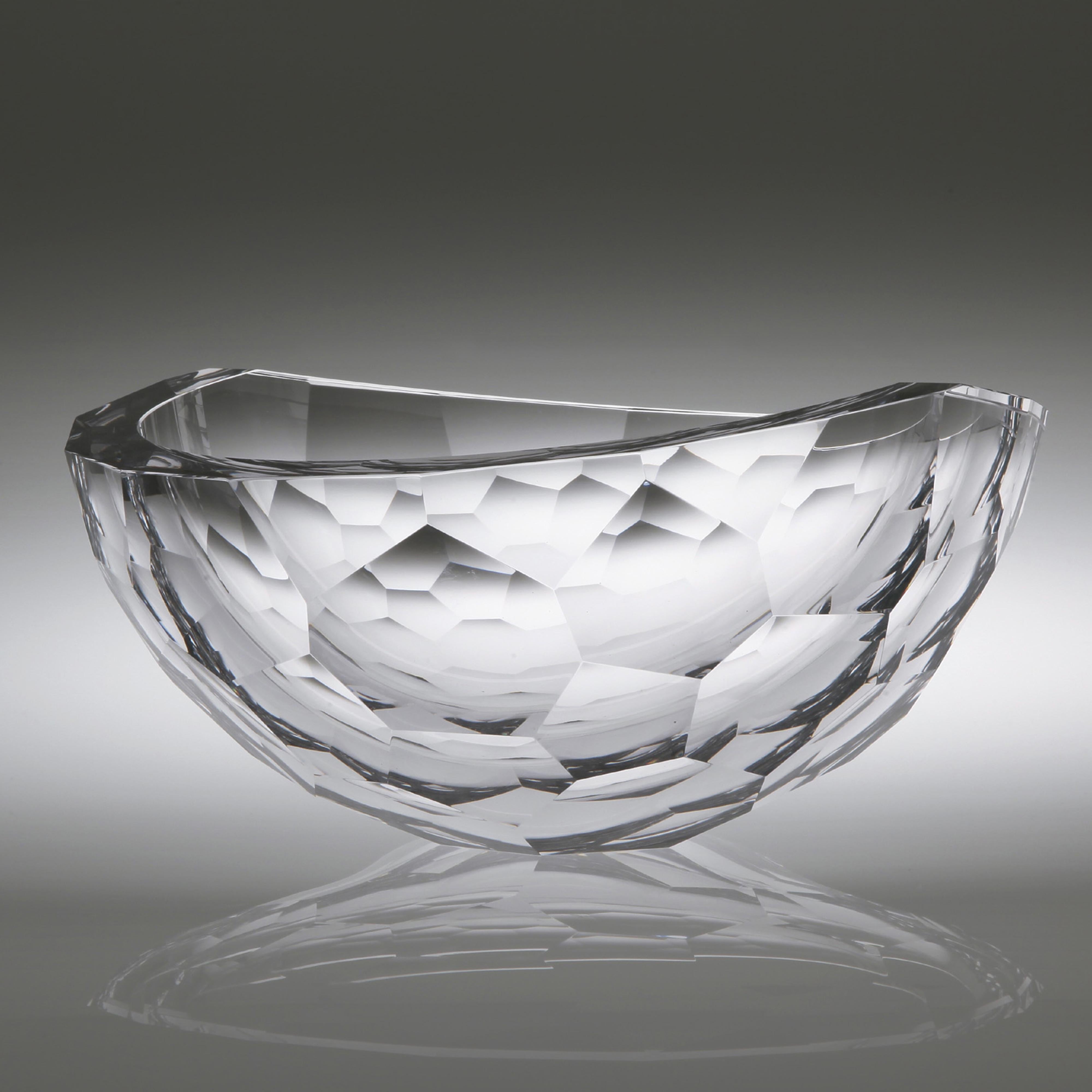 Tomas Brzon Abstract Sculpture – "Schale mit Kristallschliff", gegossen, geschliffen  Skulptur aus poliertem Glas