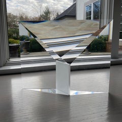 Sculpture en verre optique coulée, taillée et polie « Crystal Reflection »