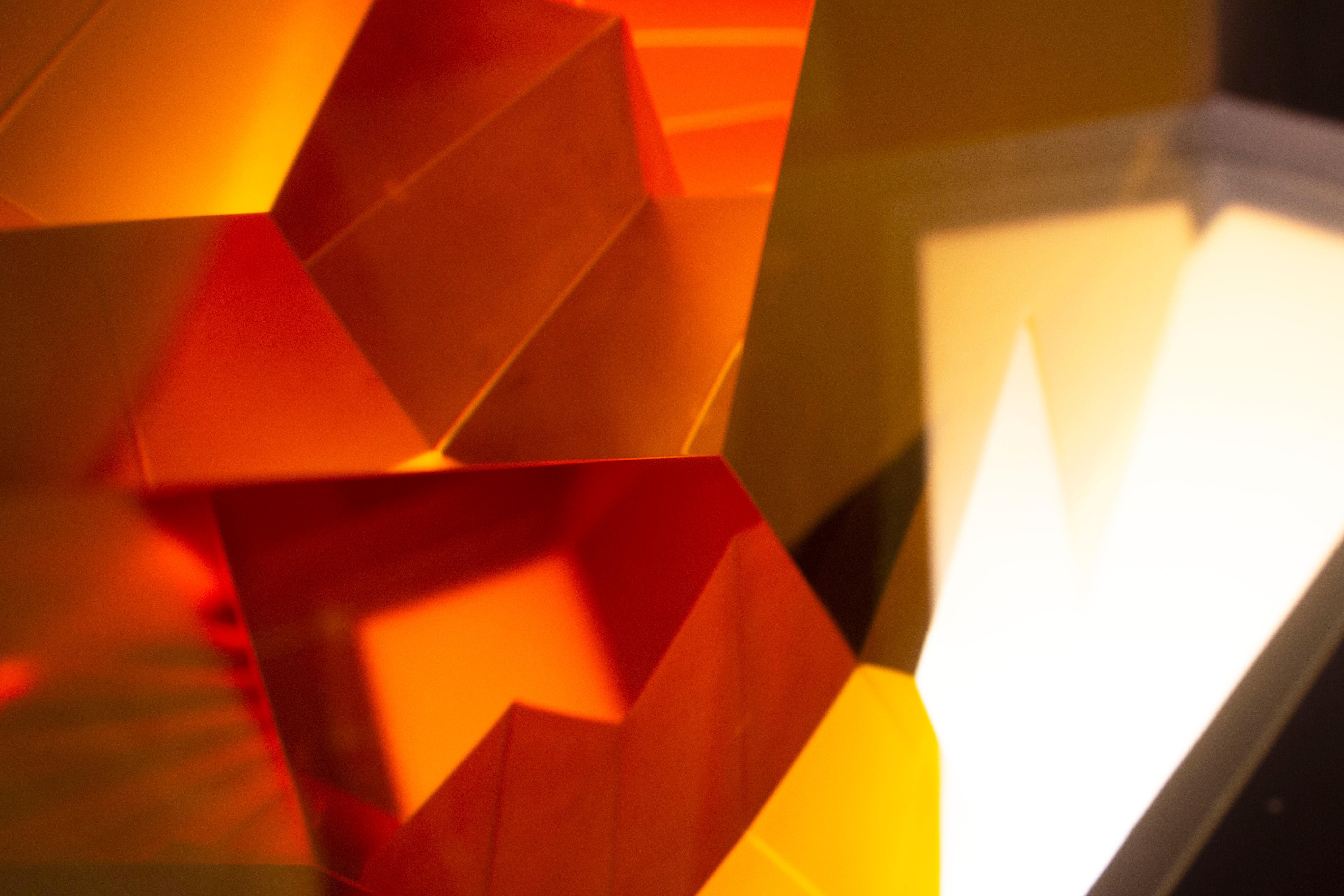 „Yellow Passage'', Guss, Schliff  Skulptur aus poliertem Glas – Sculpture von Tomas Brzon