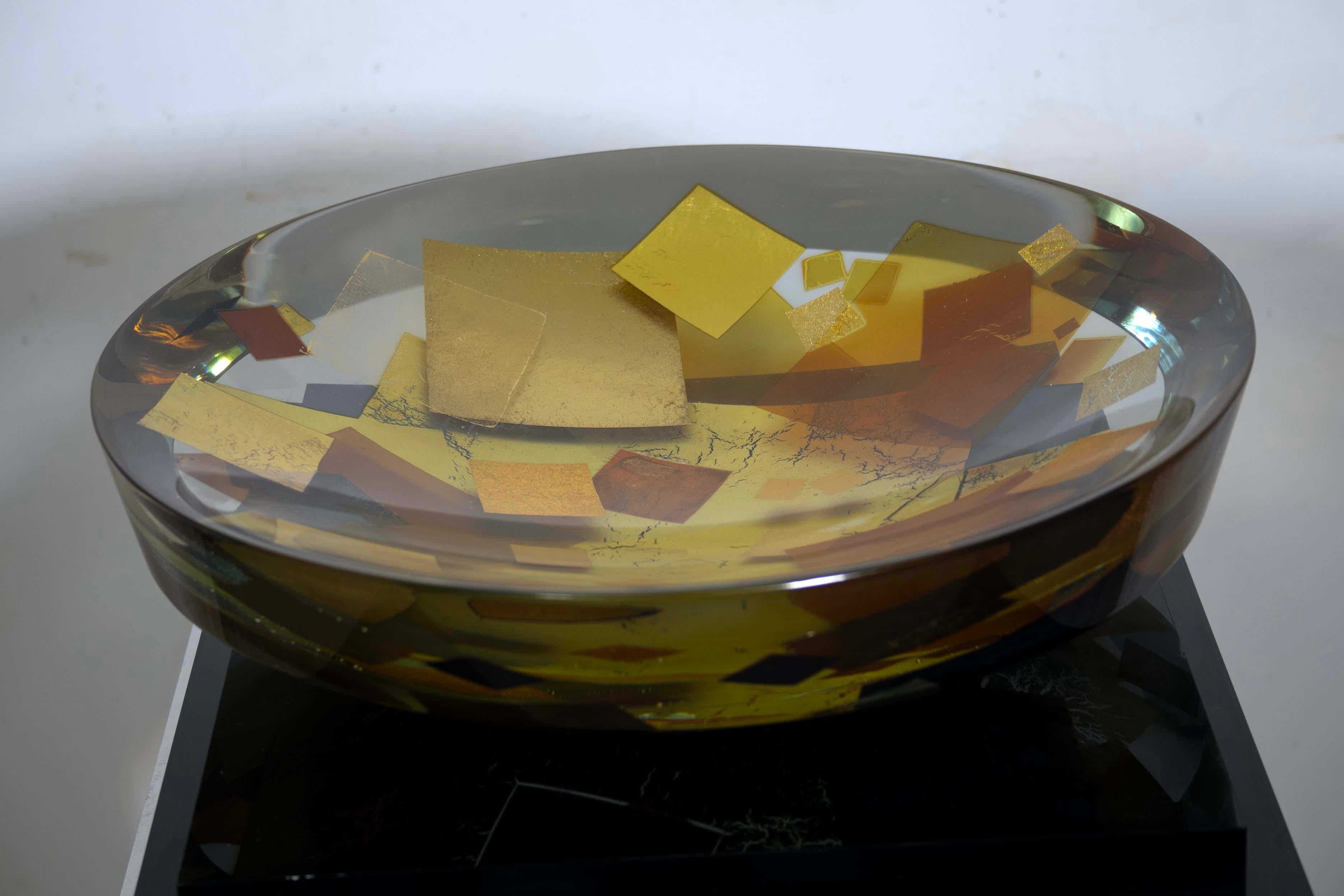 Tomas Hlavicka Bon Appetite Fused Art Glass & Gold Leaf Bowl on Base 2004 In Good Condition In Keego Harbor, MI