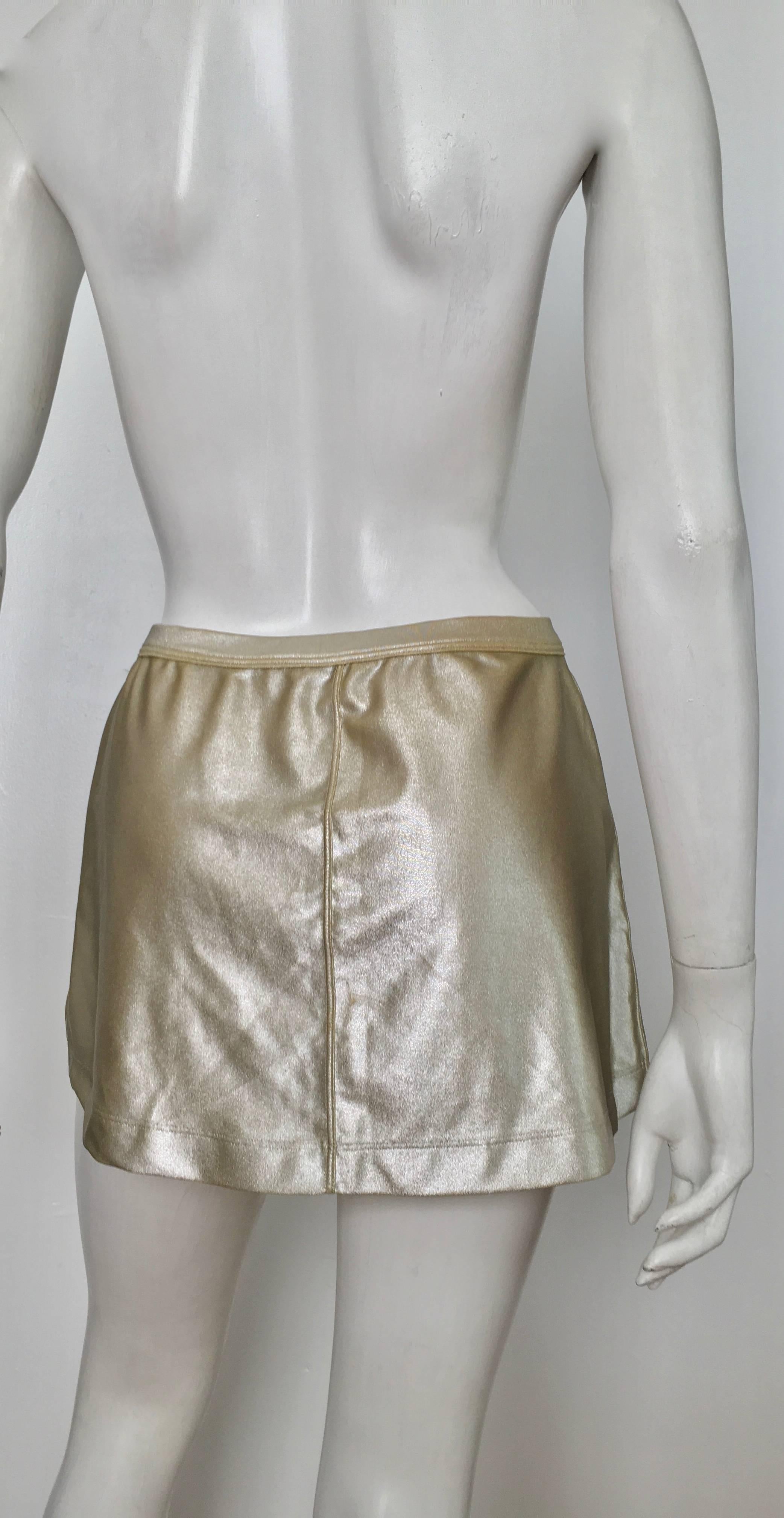 Tomas Maier Gold Lycra Miniskirt with Pockets Size 4, made in Italy  In Excellent Condition For Sale In Atlanta, GA