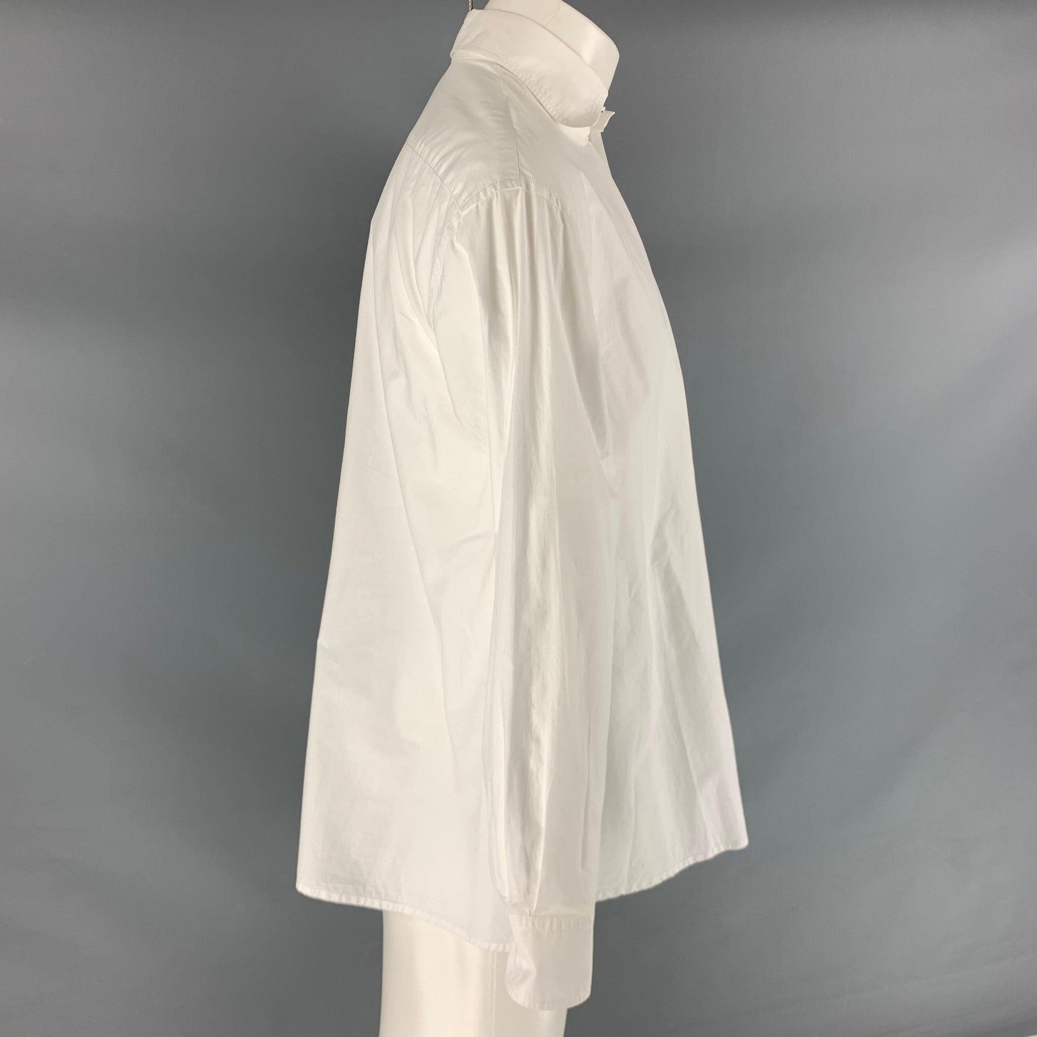 TOMAS MAIER long sleeve shirt comes in a white cotton featuring a straight collar, trapeze cut, and buttoned cuffs. Made in Italy.
Excellent Pre-Owned Condition. 

Marked:   M
 

Measurements: 
 
Shoulder: 20.5 inches Chest: 46 inches Sleeve: 22