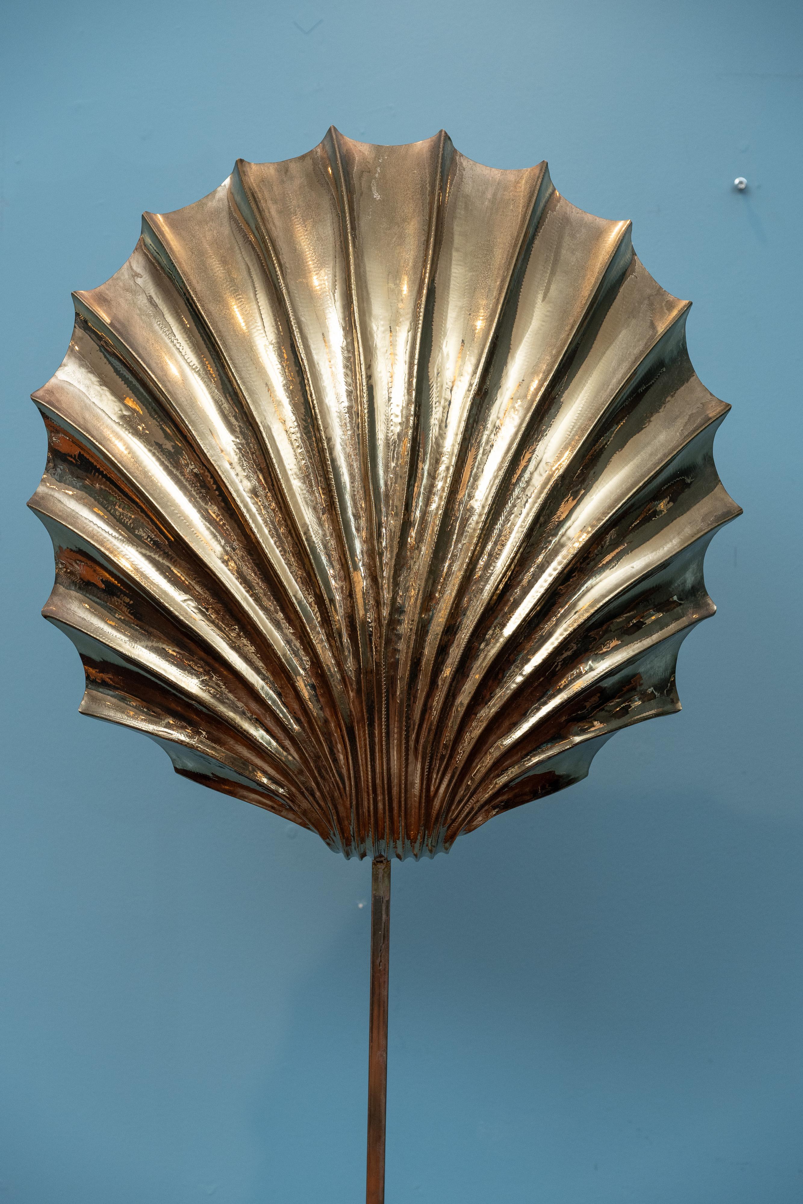 Mid-Century Modern Lampadaire Tomaso Barbi Conchiglia, Italie en vente