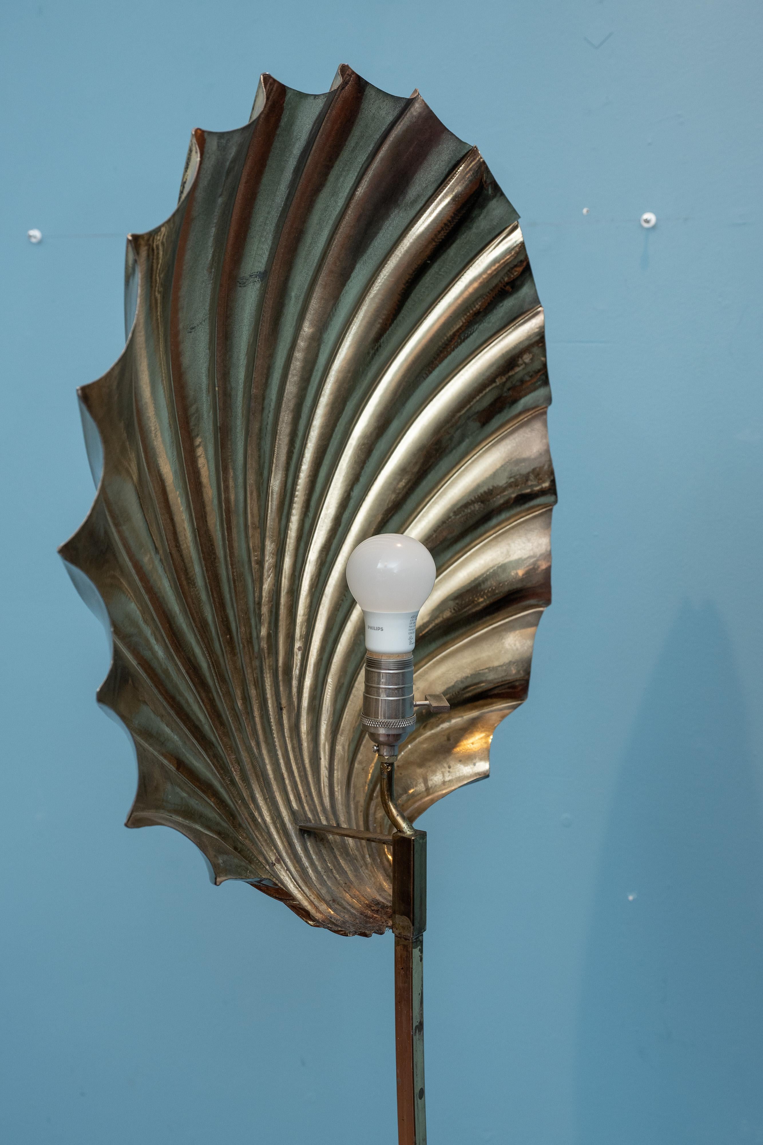Laiton Lampadaire Tomaso Barbi Conchiglia, Italie en vente