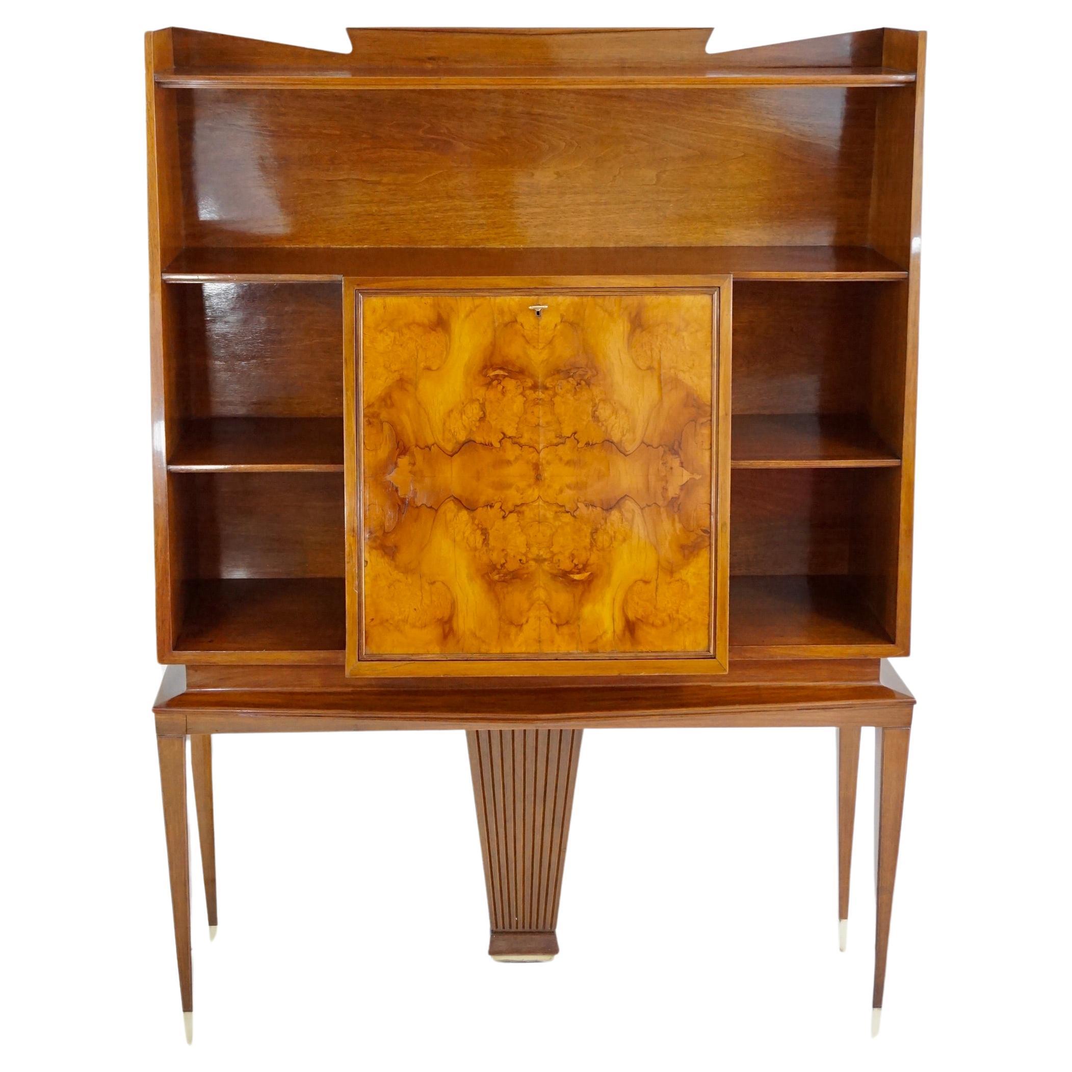 Tomaso Buzzi und Emilio Lancia attr. Bücherschrank furniert Nussbaum, 1940