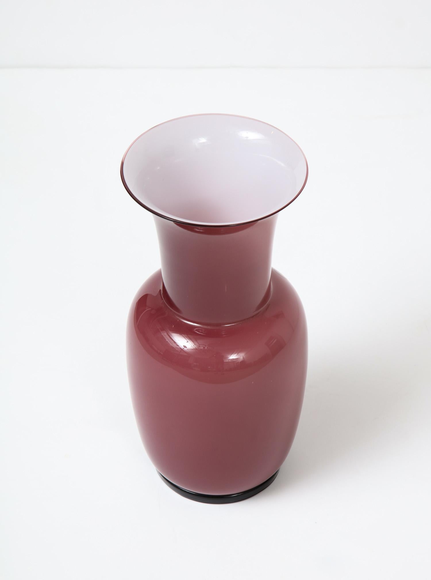 “Incamiciato” vase by Tomaso Buzzi for Venini, 1933-1984. Designed in the 1930s this example was executed in 1984. Cased-glass vase of mauve exterior and white interior. Hand blown form on a short, footed base. Etched signature and dated underneath,