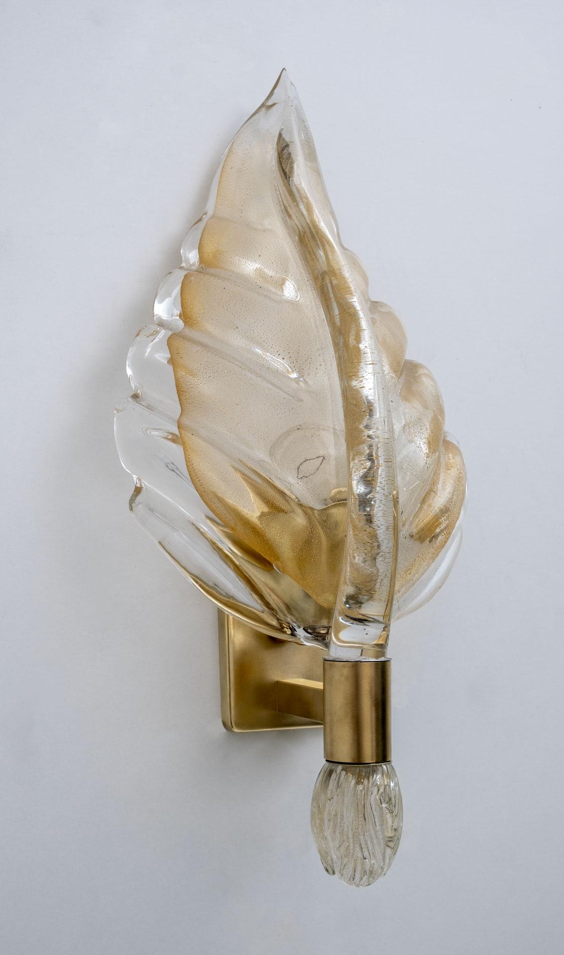 Tomaso Buzzi Mid-century Modern Gold Leaf Murano Glass Brass Sconces, 50s, Pair In Good Condition In Puglia, Puglia