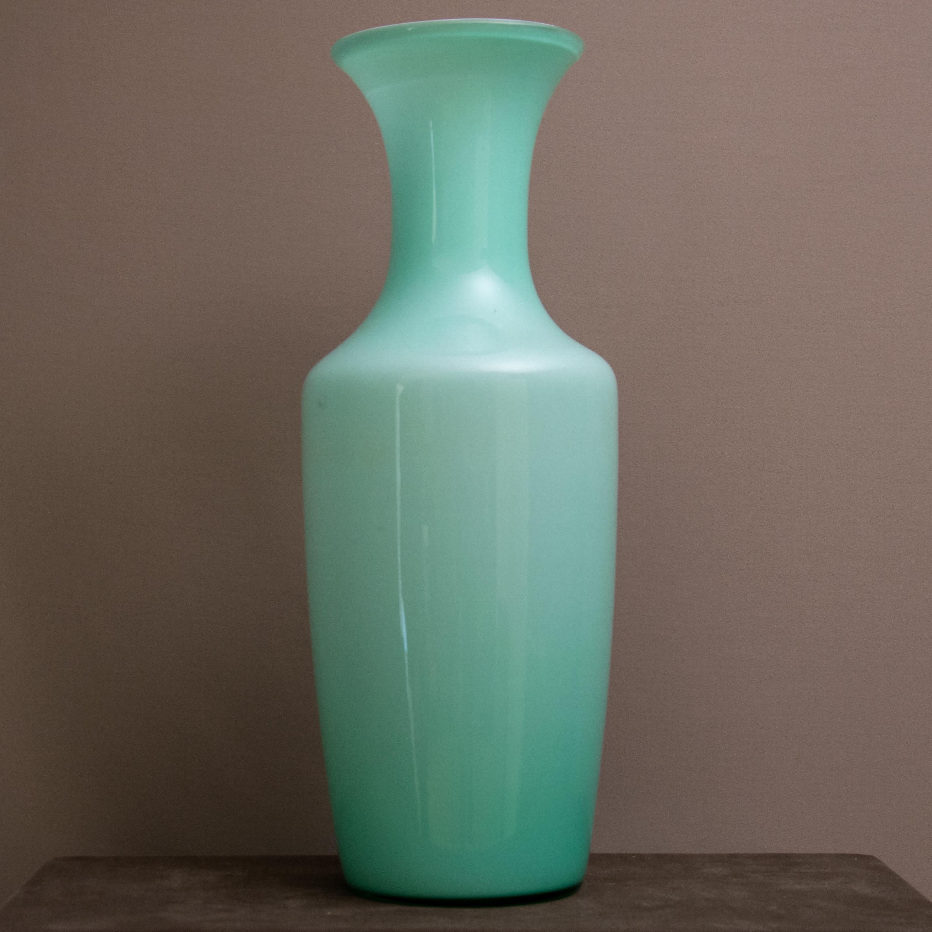 Large jacketed Murano glass vase designed by Tomaso Buzzi.
The original round label, 