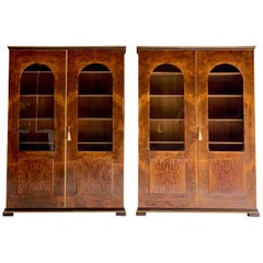 Tomaso Buzzi Pair of Burr Walnut Display Cabinets Bookcases, Italy, circa 1929