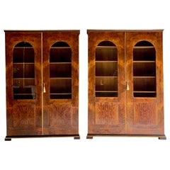 Tomaso Buzzi Pair of Burr Walnut Display Cabinets Bookcases, Italy, circa 1929