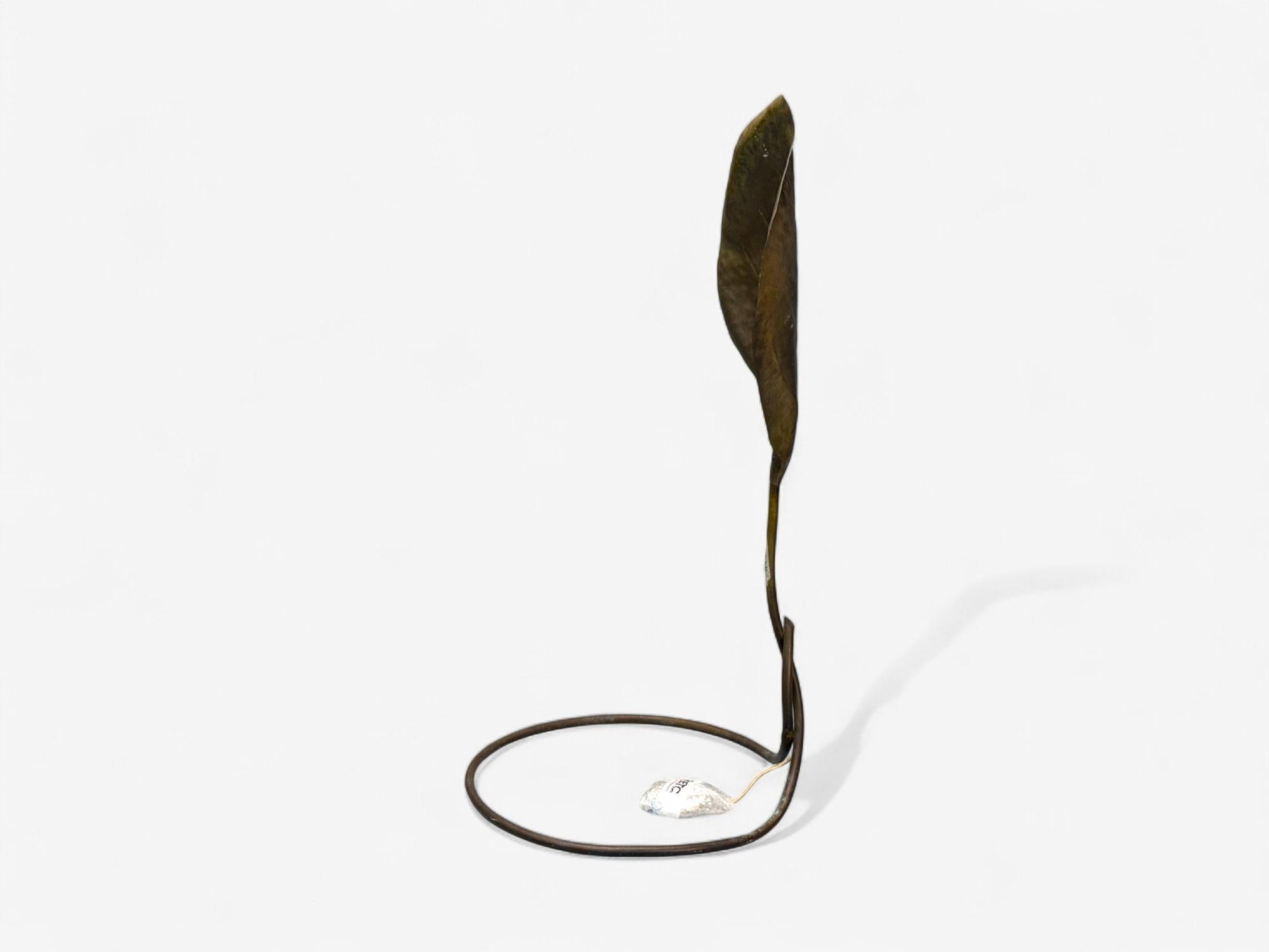 Fin du 20e siècle Tomasso Barbi, lampadaire en laiton patiné et feuilles de ginko, Italie, années 1970 en vente