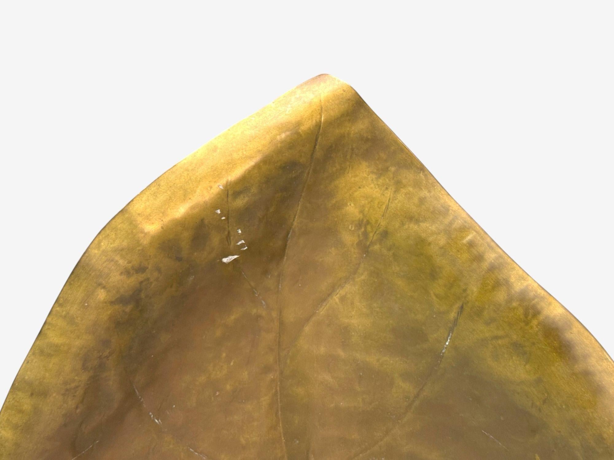 Laiton Tomasso Barbi, lampadaire en laiton patiné et feuilles de ginko, Italie, années 1970 en vente
