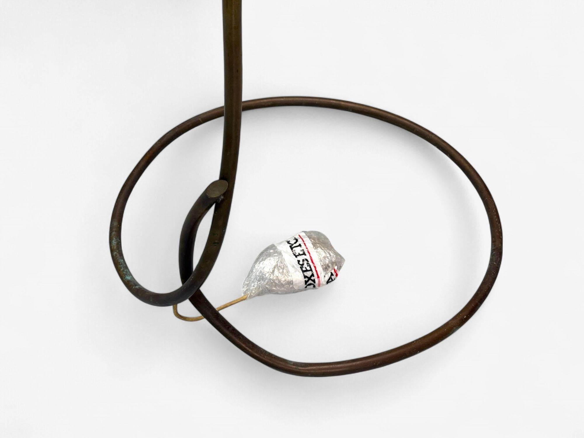 Tomasso Barbi, lampadaire en laiton patiné et feuilles de ginko, Italie, années 1970 en vente 1