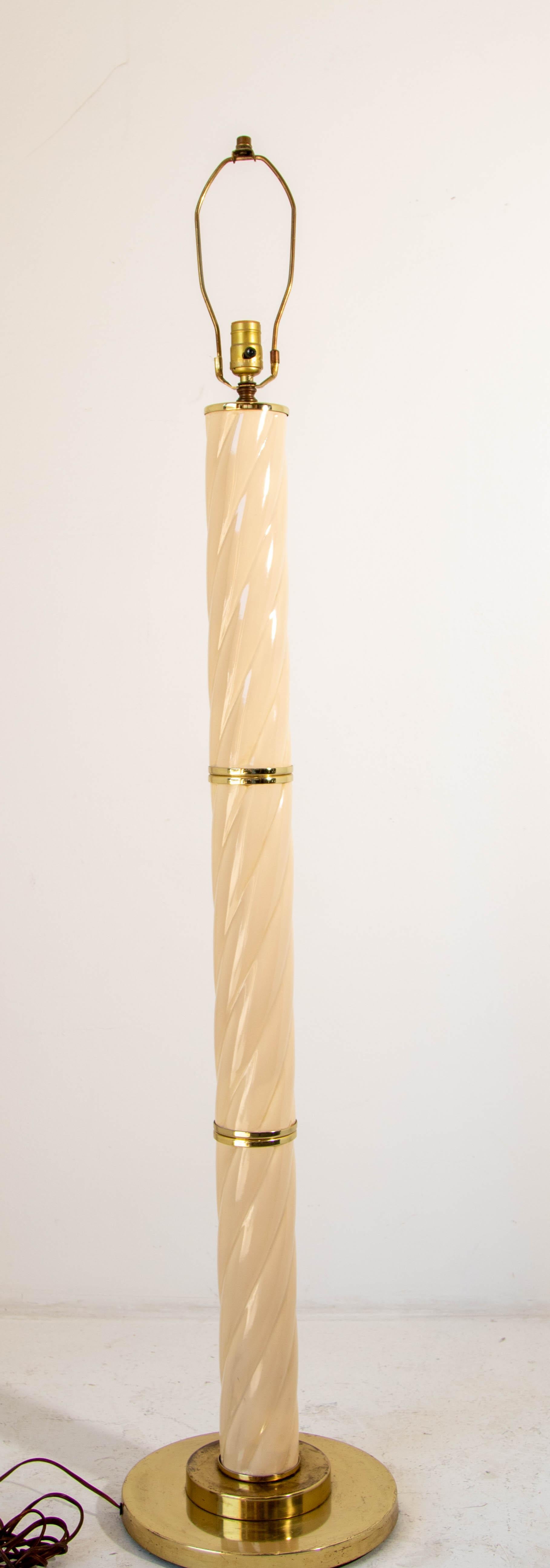 Tomasso Barbi Style Floor Lamp White Ceramic and Brass, 1970s For Sale 3