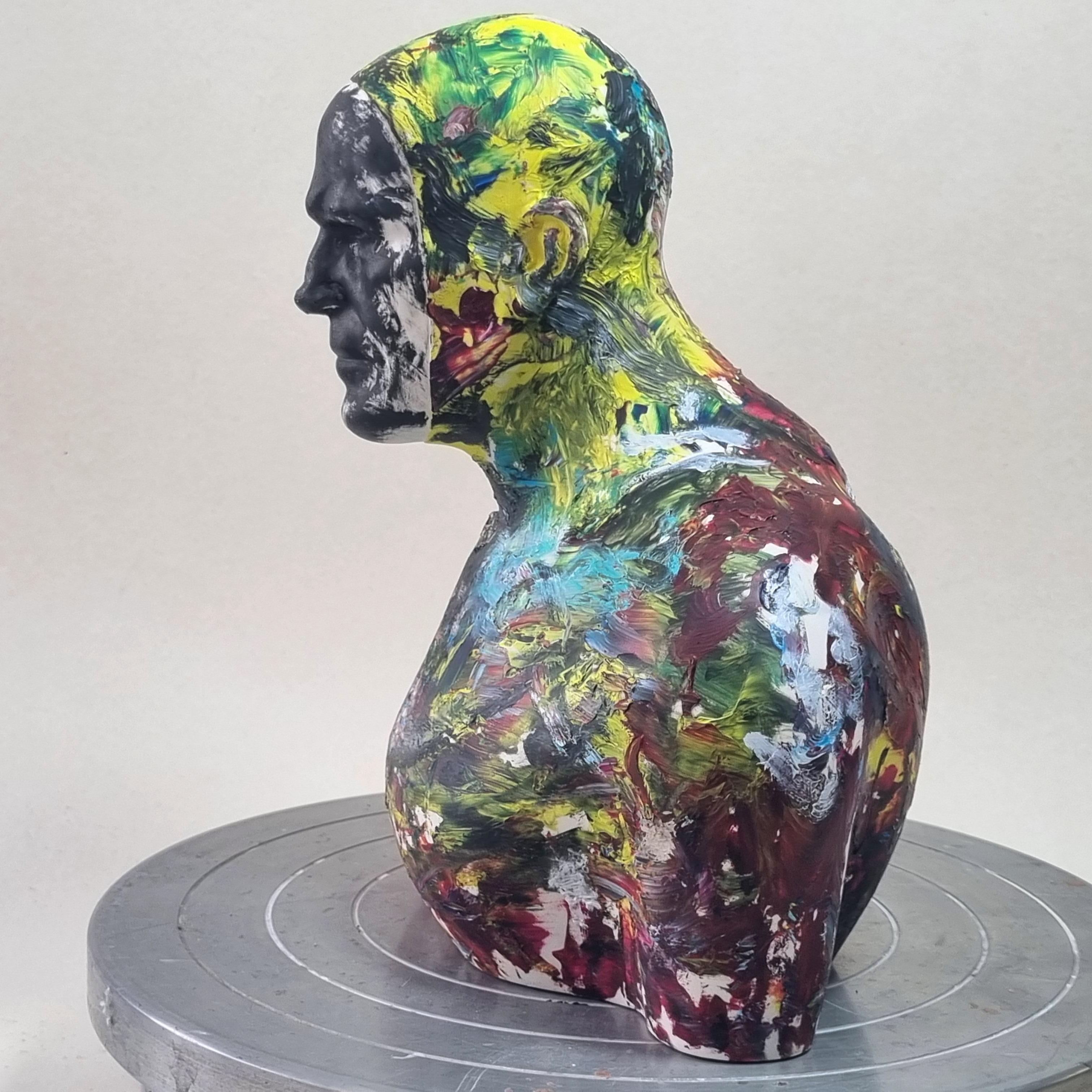 Nadador a todo color - Escultura contemporánea hecha a mano en resina acrílica, Retrato de hombre - Sculpture Contemporáneo de Tomasz Bielak