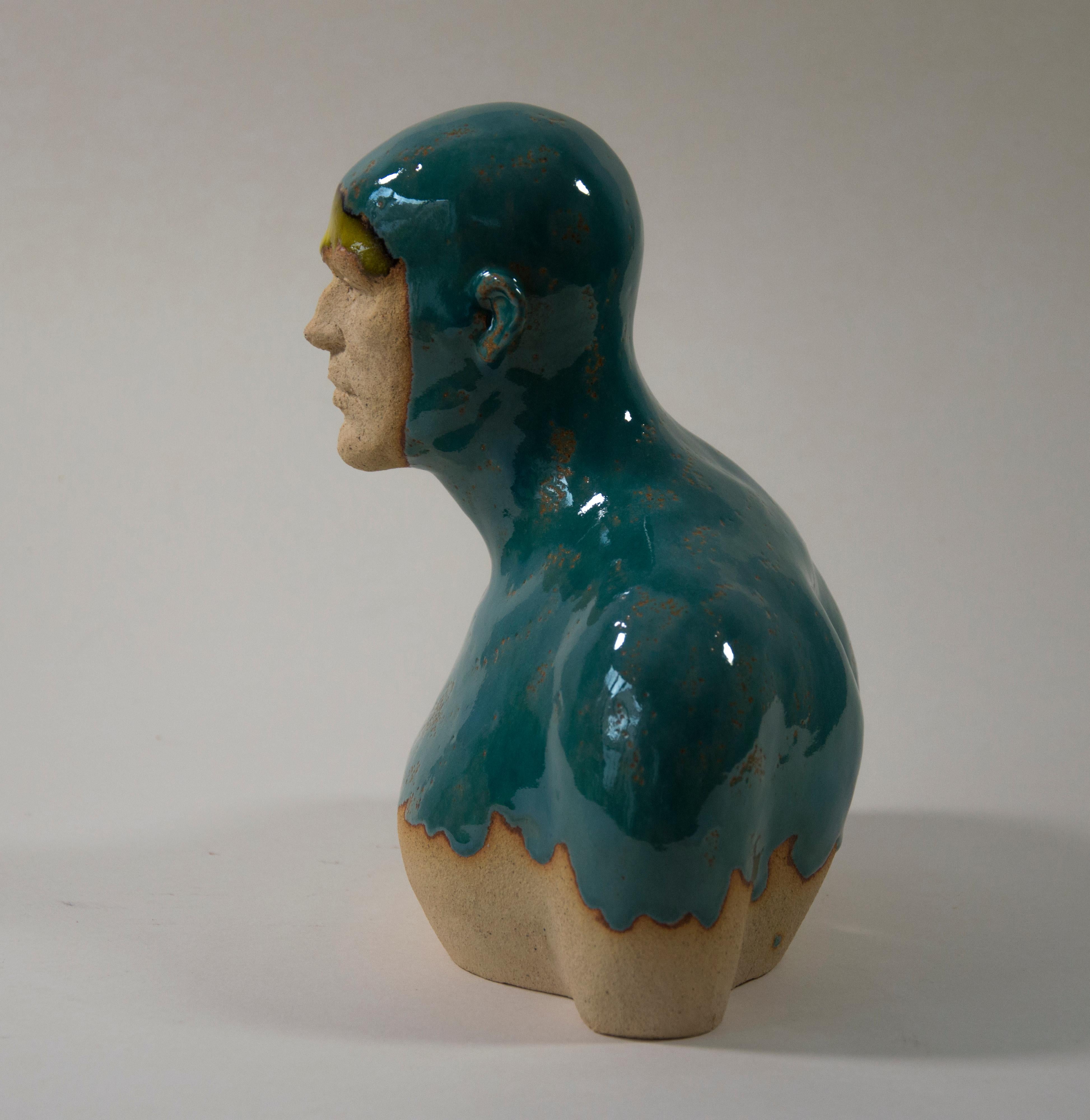 Turquoise  Nageur - Sculpture contemporaine en céramique émaillée faite à la main , Portrait en vente 1
