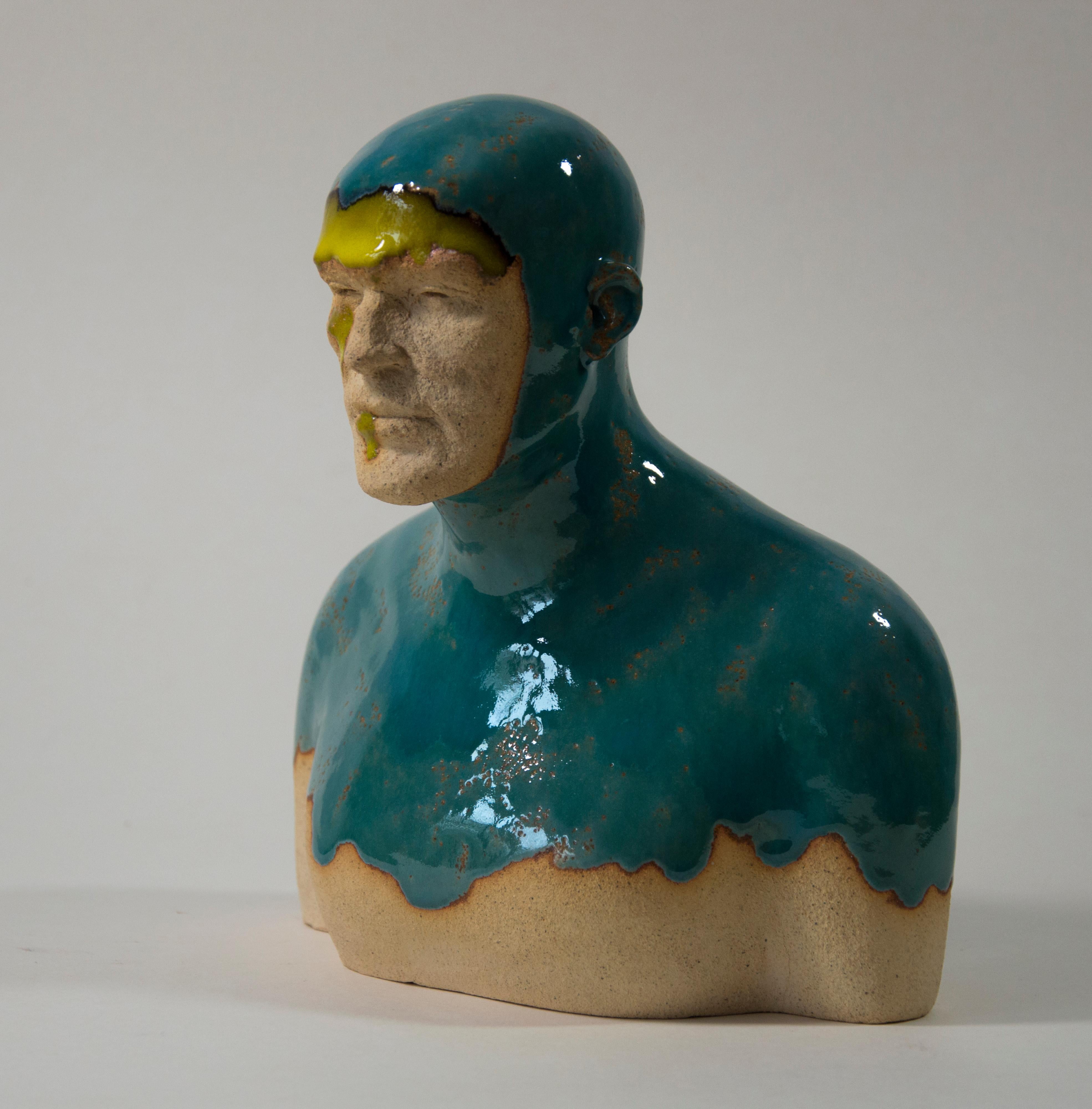 Türkis  Schwimmer - Contemporary Handmade Glazed Ceramics Sculpture , Portrait im Angebot 3