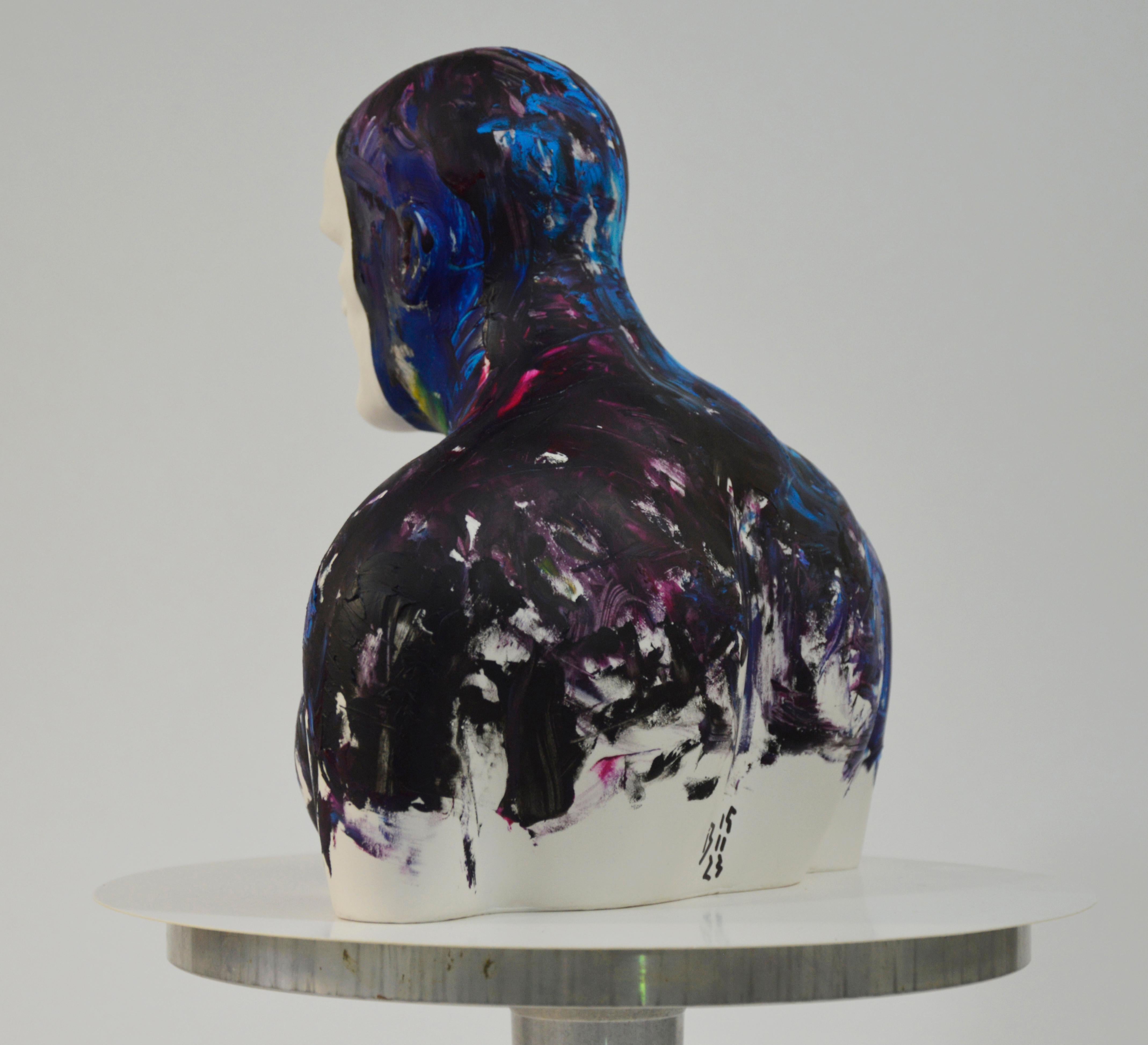 Violett  Schwimmer - Contemporary Handmade Acrylic Resin Sculpture, Männerportrait im Angebot 2