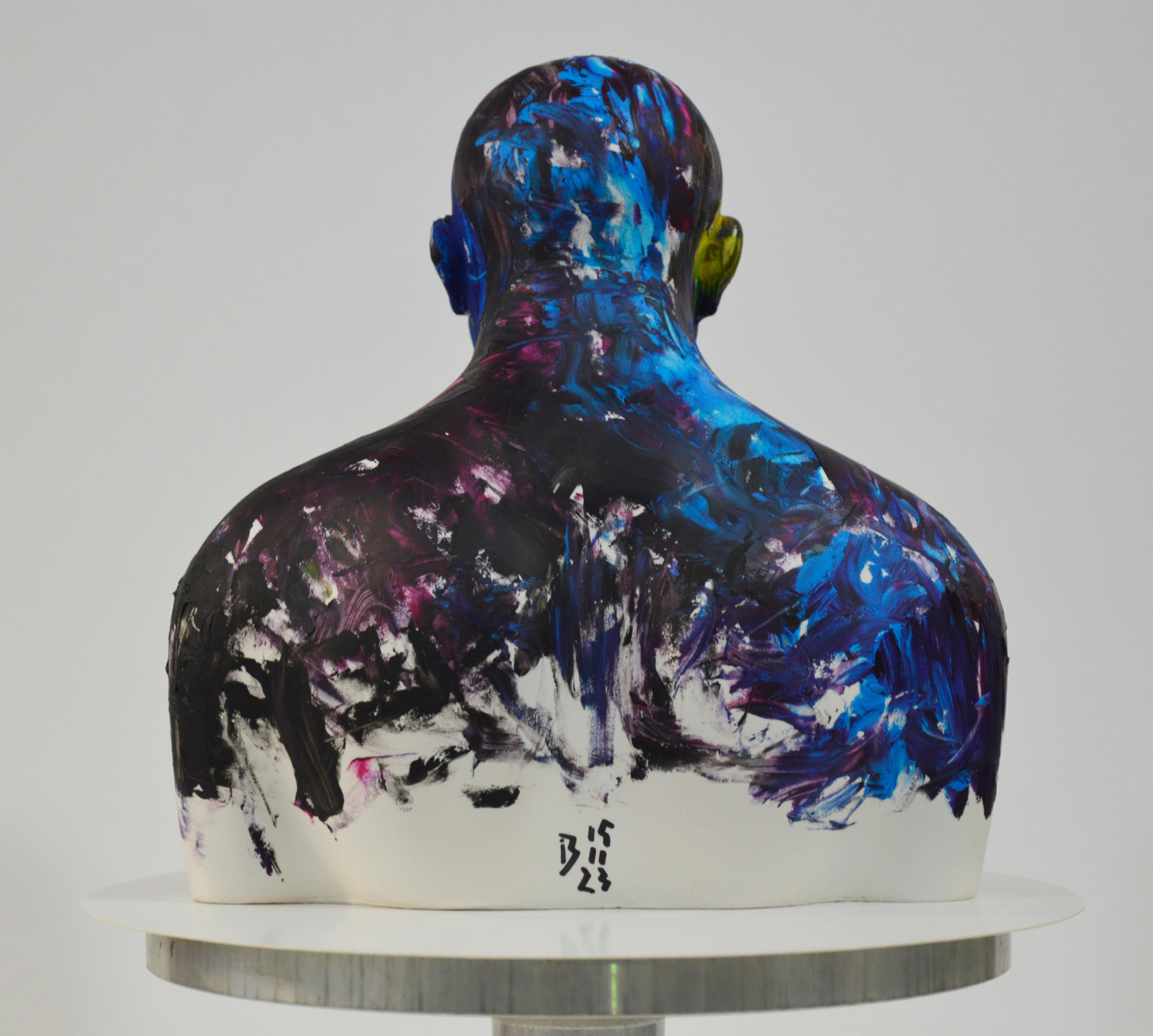 Violett  Schwimmer - Contemporary Handmade Acrylic Resin Sculpture, Männerportrait im Angebot 3