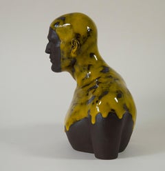 Aquarelle jaune - Sculpture contemporaine en céramique émaillée faite à la main, portrait d'homme