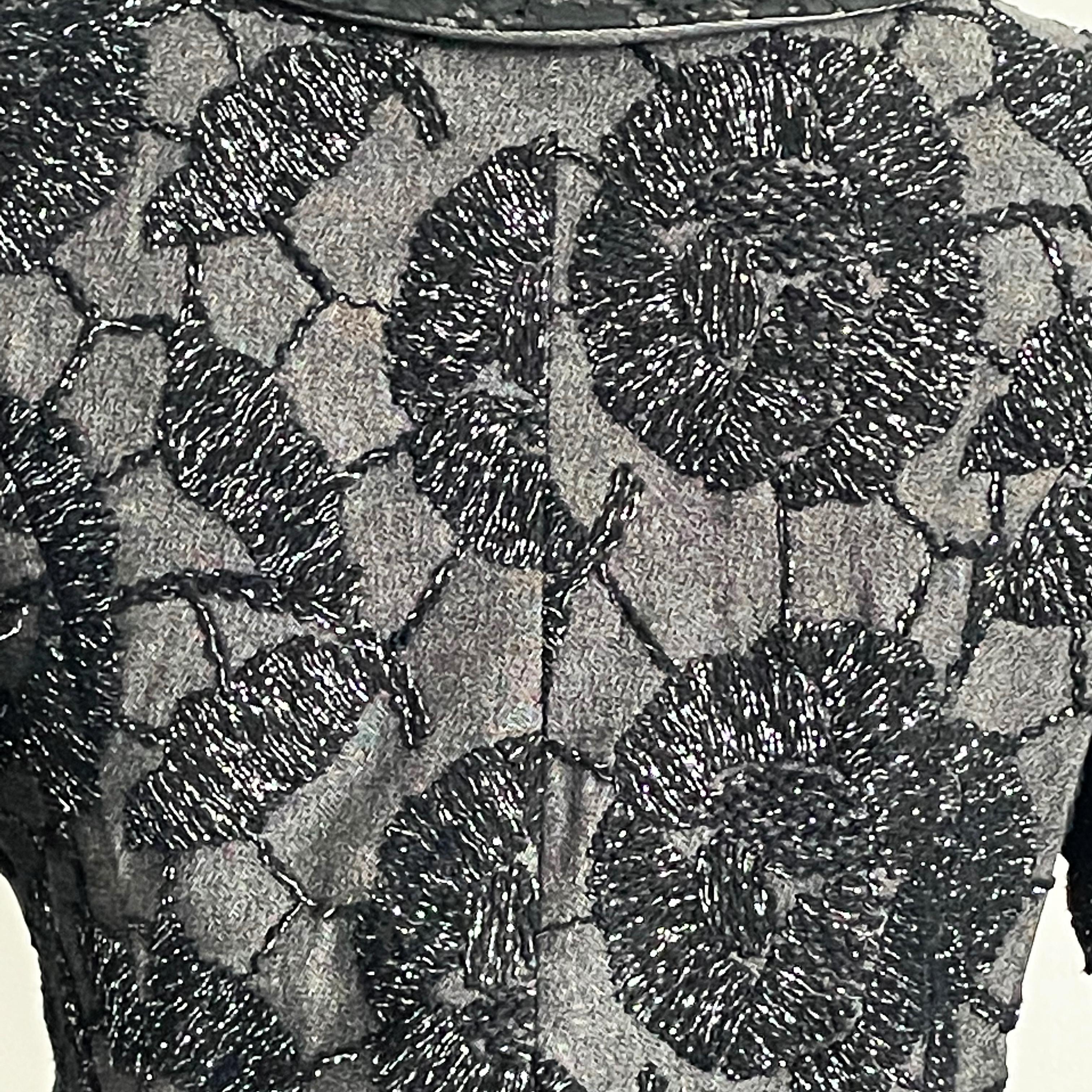Tomasz Starzewski Evening Jacket Cropped Embroidery Asian Motif Sz 8 Vintage In Good Condition For Sale In Port Saint Lucie, FL