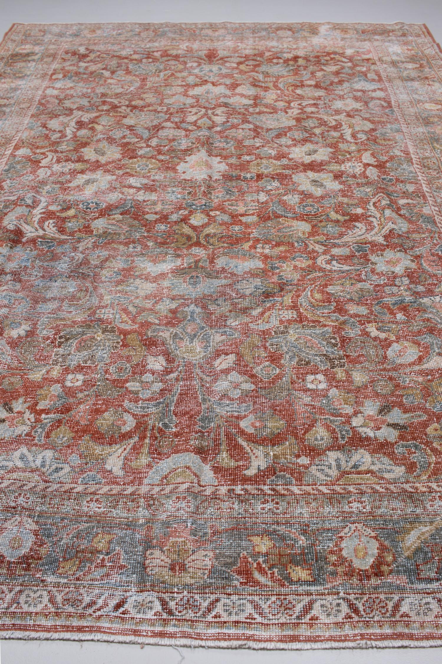 Tomato Red Vintage Oriental Mahal Rug In Good Condition For Sale In West Palm Beach, FL
