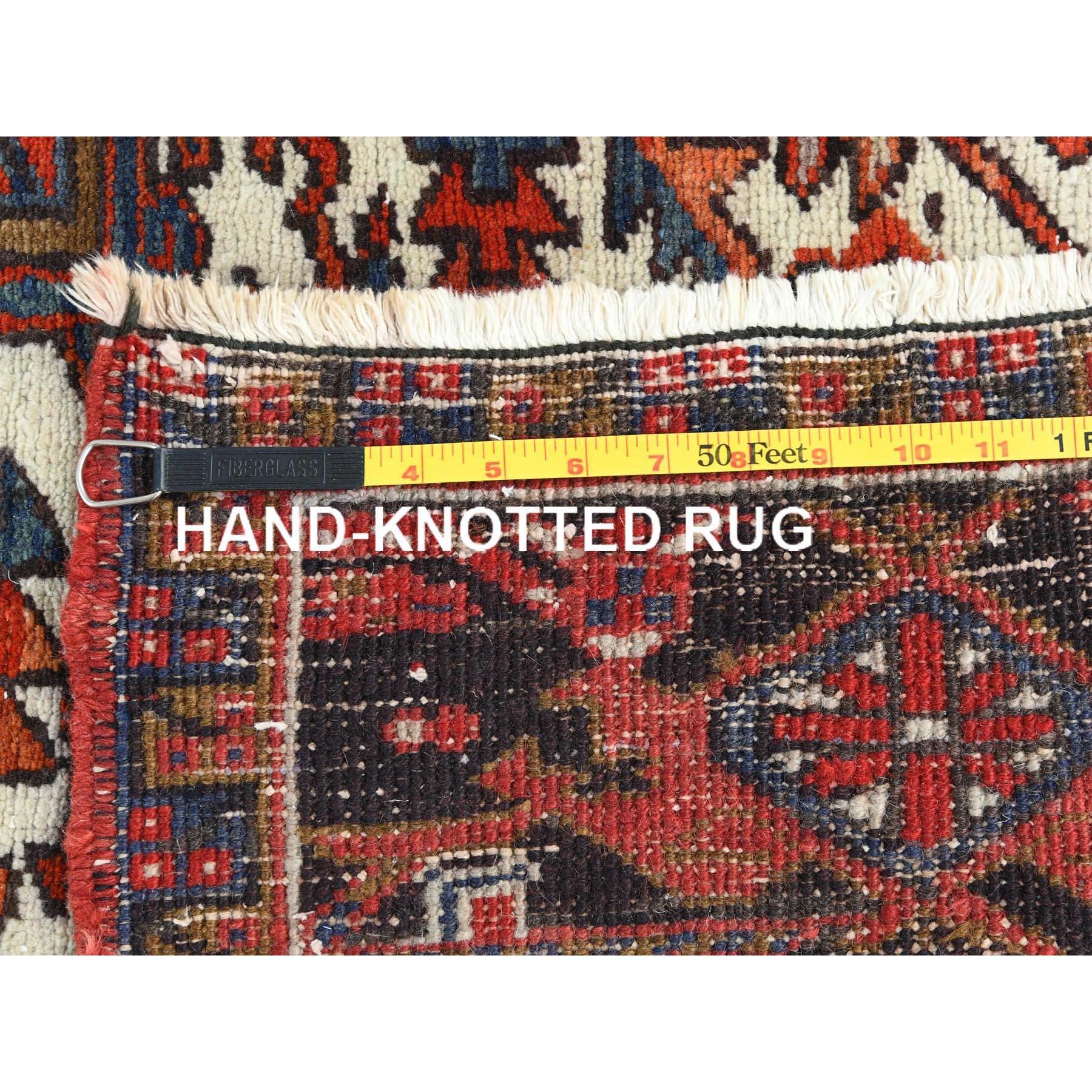 Tomatenroter handgeknüpfter, professionell gewaschener Teppich aus Wolle aus altem persischem Heriz im Angebot 5