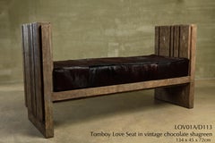 Sgabello Tomboy in zigrino nero carbone e rivestimento in pelliccia di R & Y Augousti