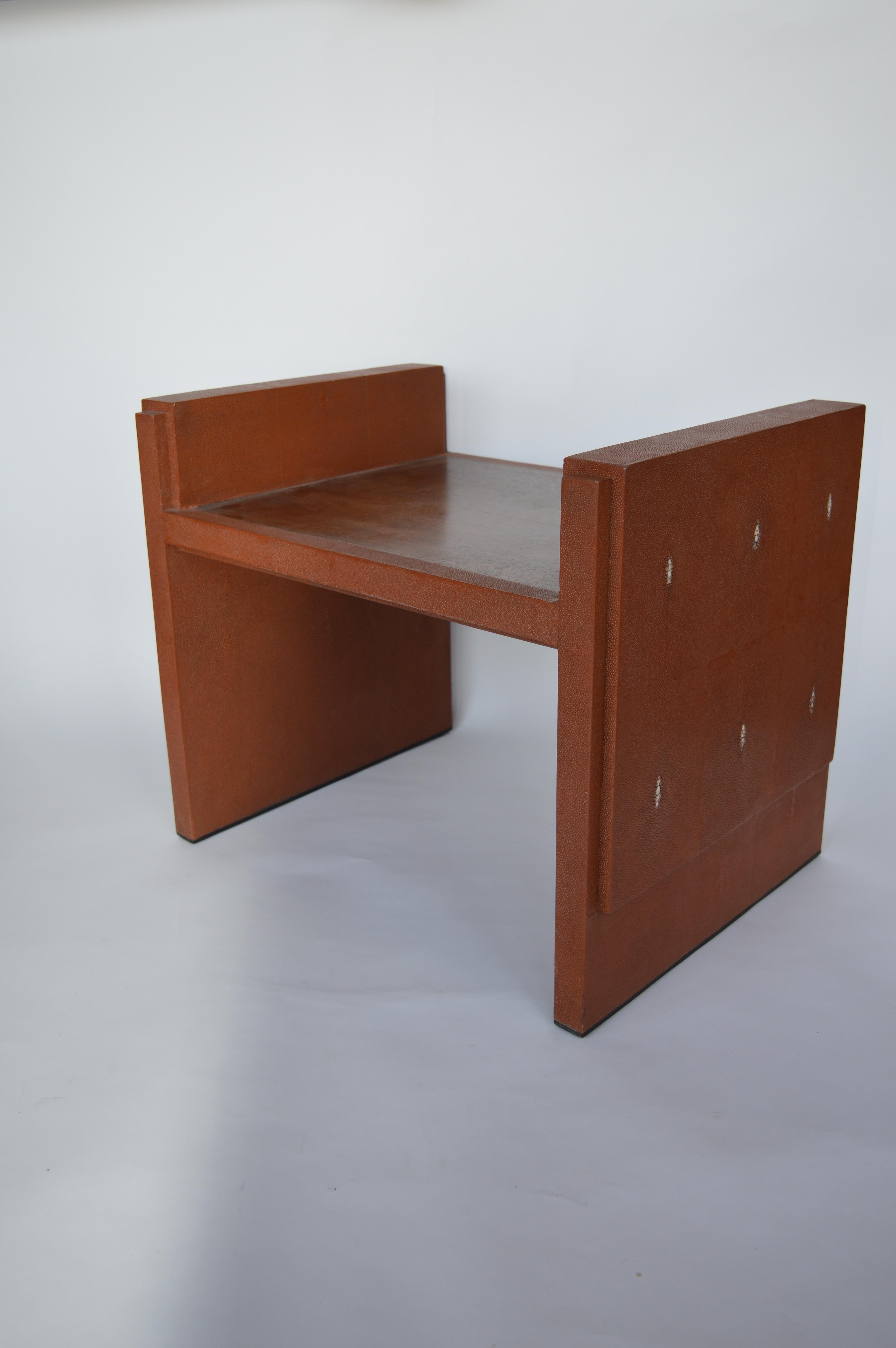 Tabouret Tomboy en galuchat cognac et cuir de vache par R & Y Augousti en vente 1