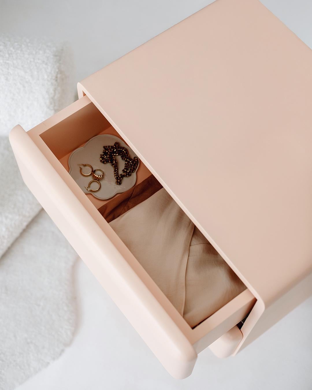Turc Tombul 2-Drawer Nightstand with Push-to-Open Mechanism, Salmon en vente
