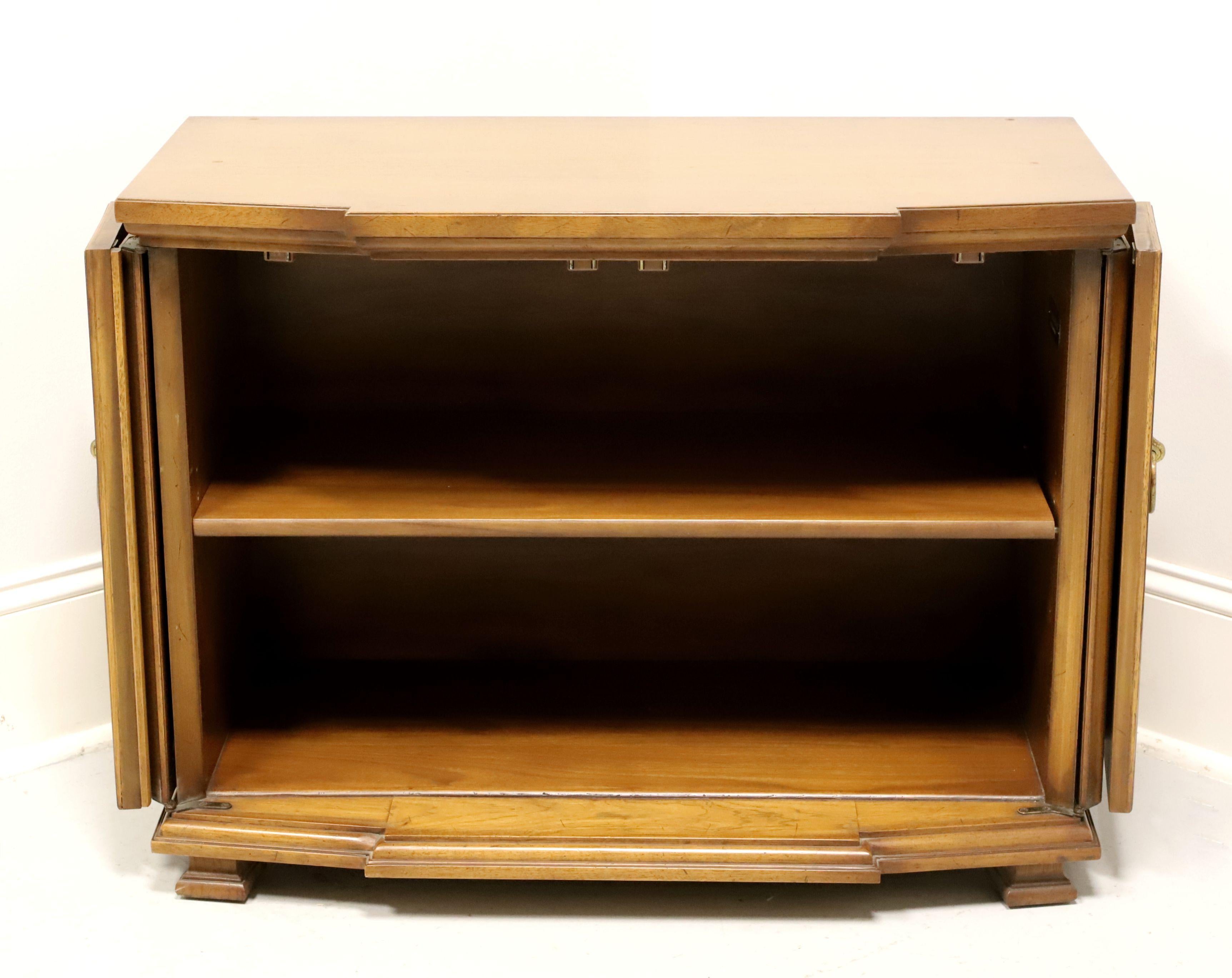TOMLINSON 1960's Neoclassical Console Cabinet In Good Condition For Sale In Charlotte, NC
