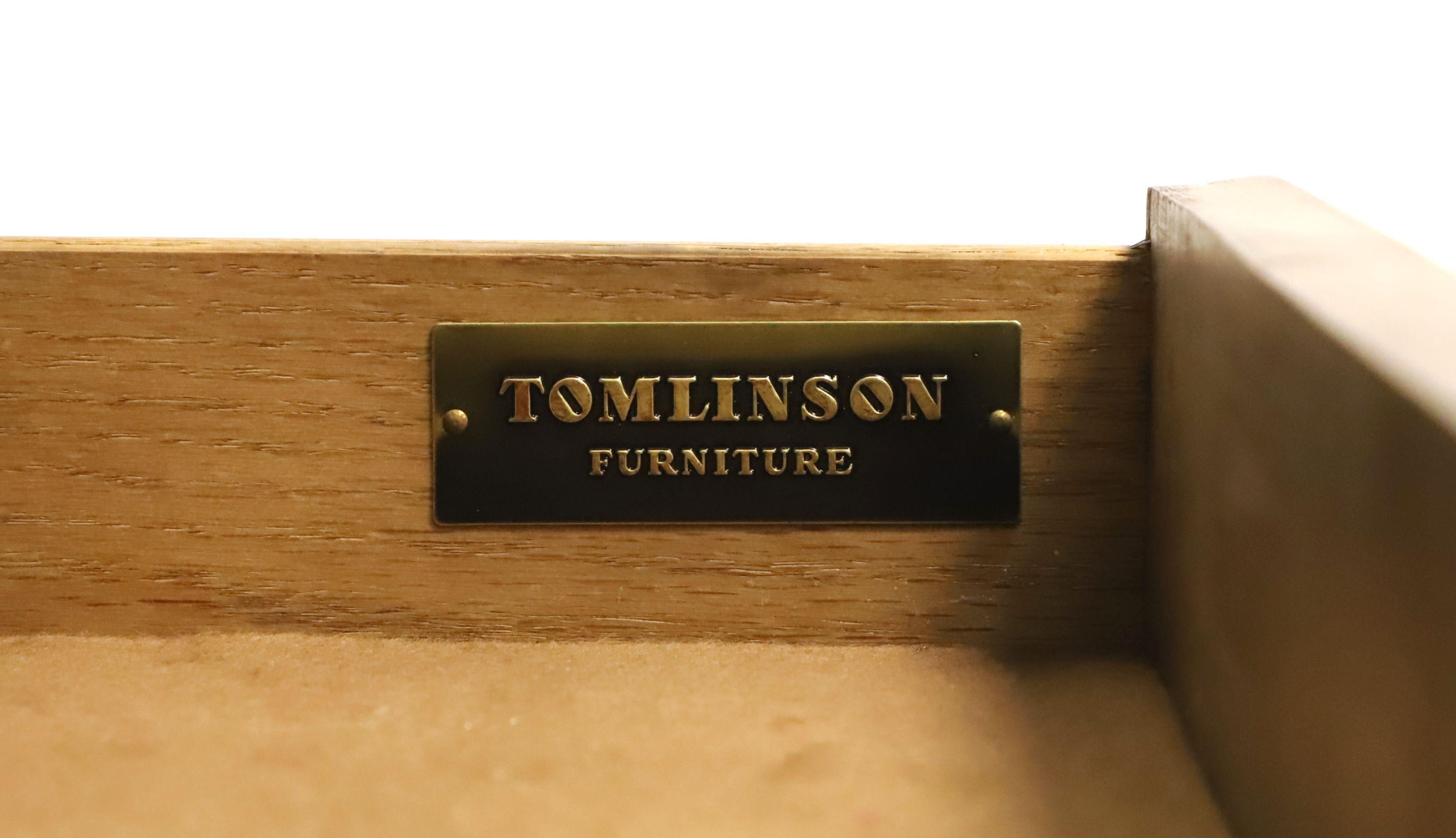 Neoklassizistischer Konsolenschrank mit geschnitztem Bogen Bücherregal von TOMLINSON aus den 1960er Jahren im Angebot 5