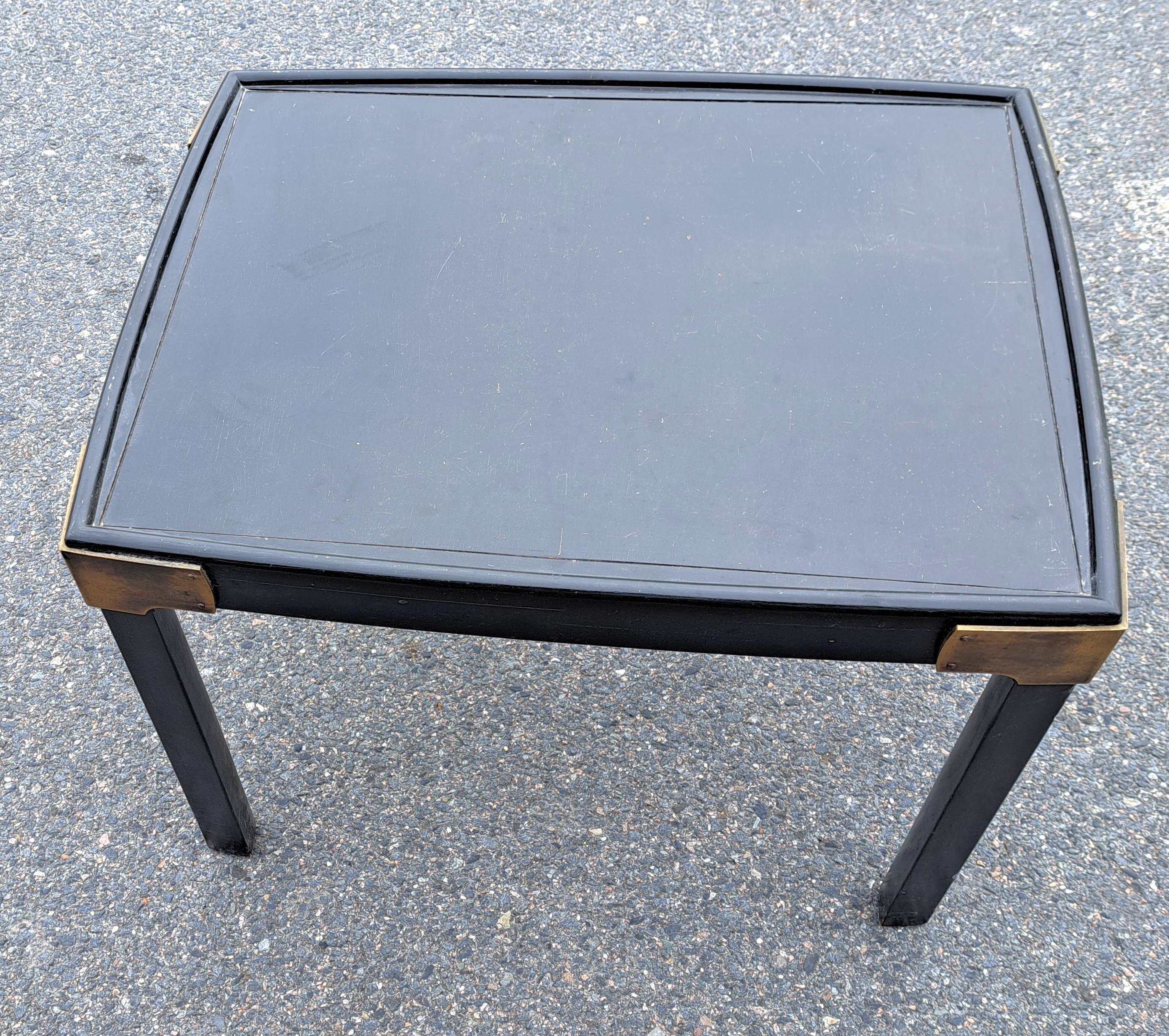 Table basse/côté Tomlinson en ébène et laiton Bon état - En vente à East Freetown, MA