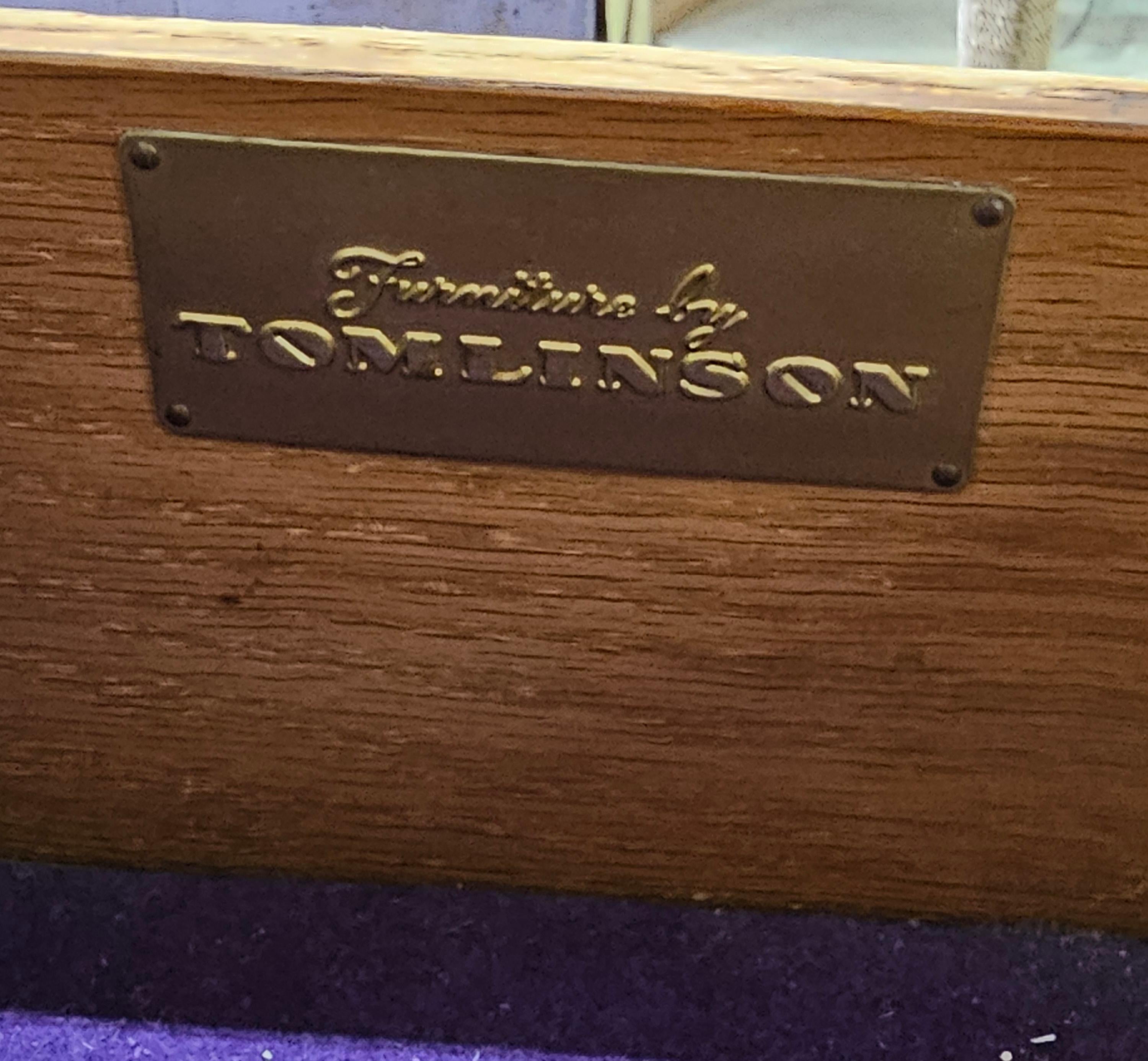 Tomlinson Furniture Cassettiera provinciale in Oak del metà del secolo scorso in vendita 3