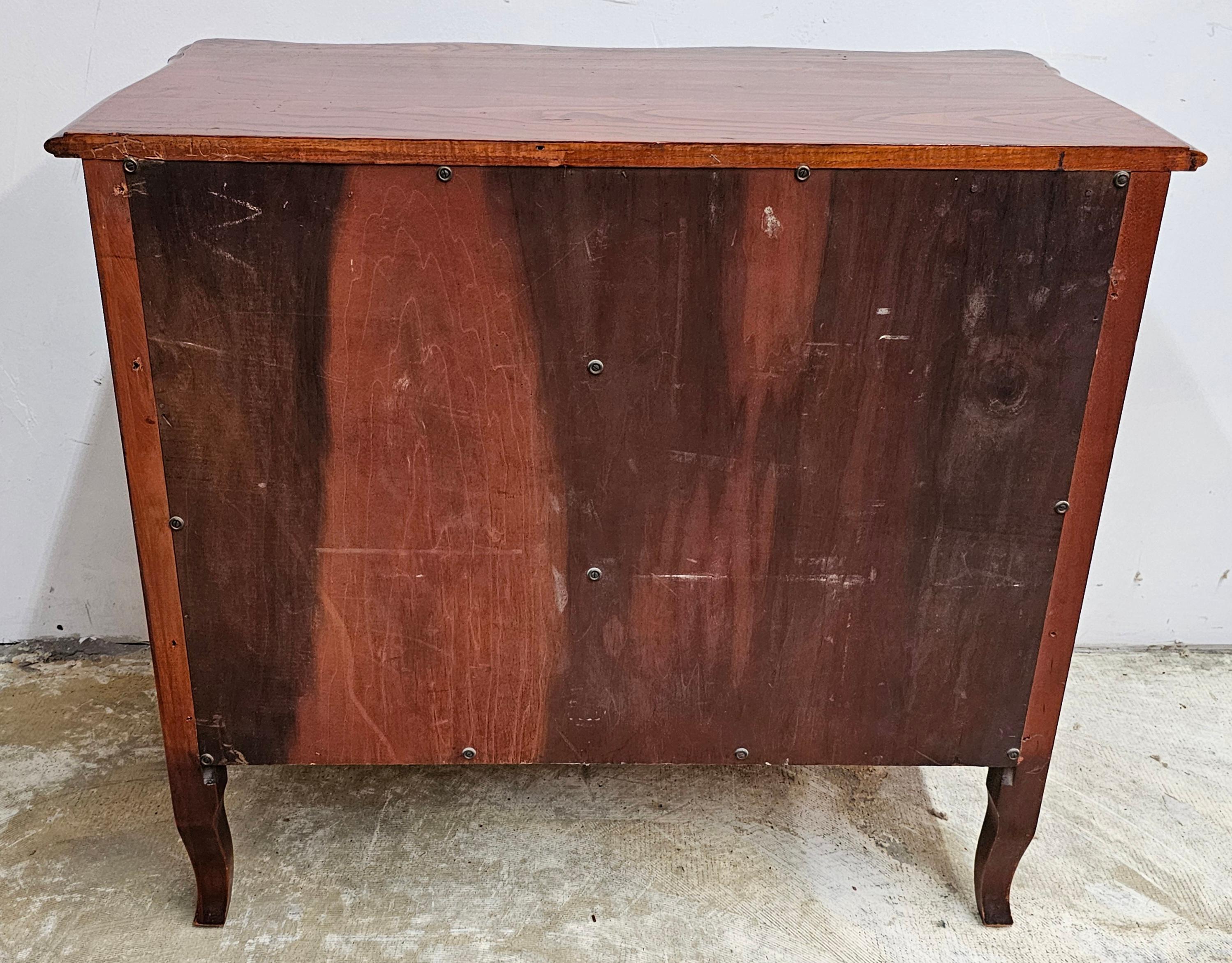 Tomlinson Furniture Cassettiera provinciale in Oak del metà del secolo scorso in vendita 4