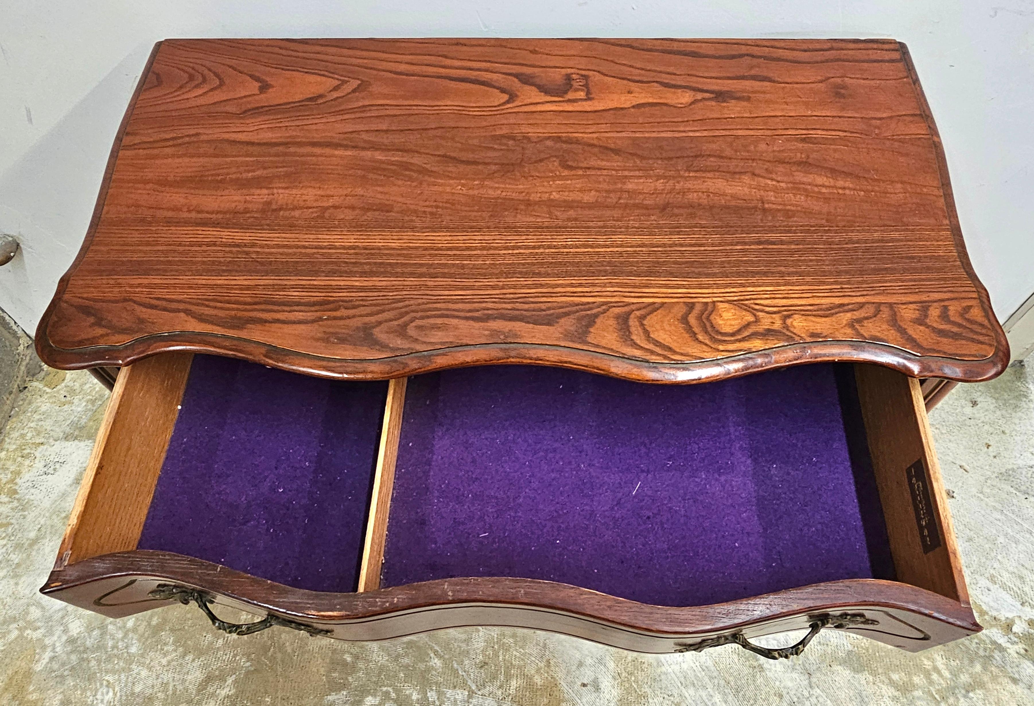 Quercia Tomlinson Furniture Cassettiera provinciale in Oak del metà del secolo scorso in vendita