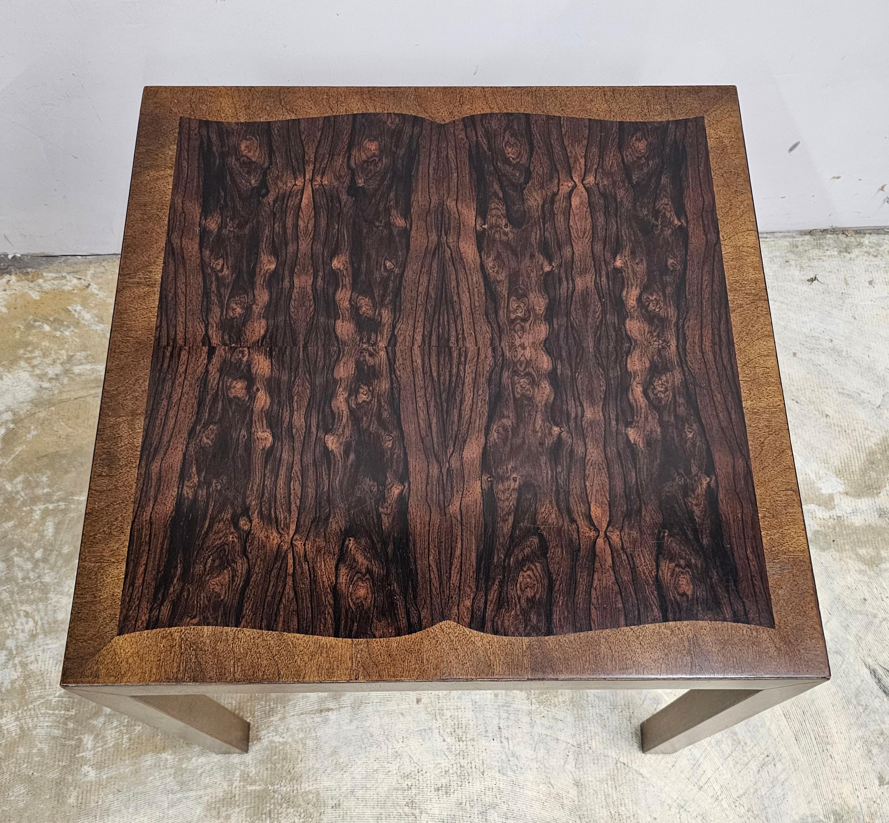 Tomlinson Möbel Mid-Century Palisander und Nussbaum Quadratische Beistelltisch (Moderne der Mitte des Jahrhunderts) im Angebot